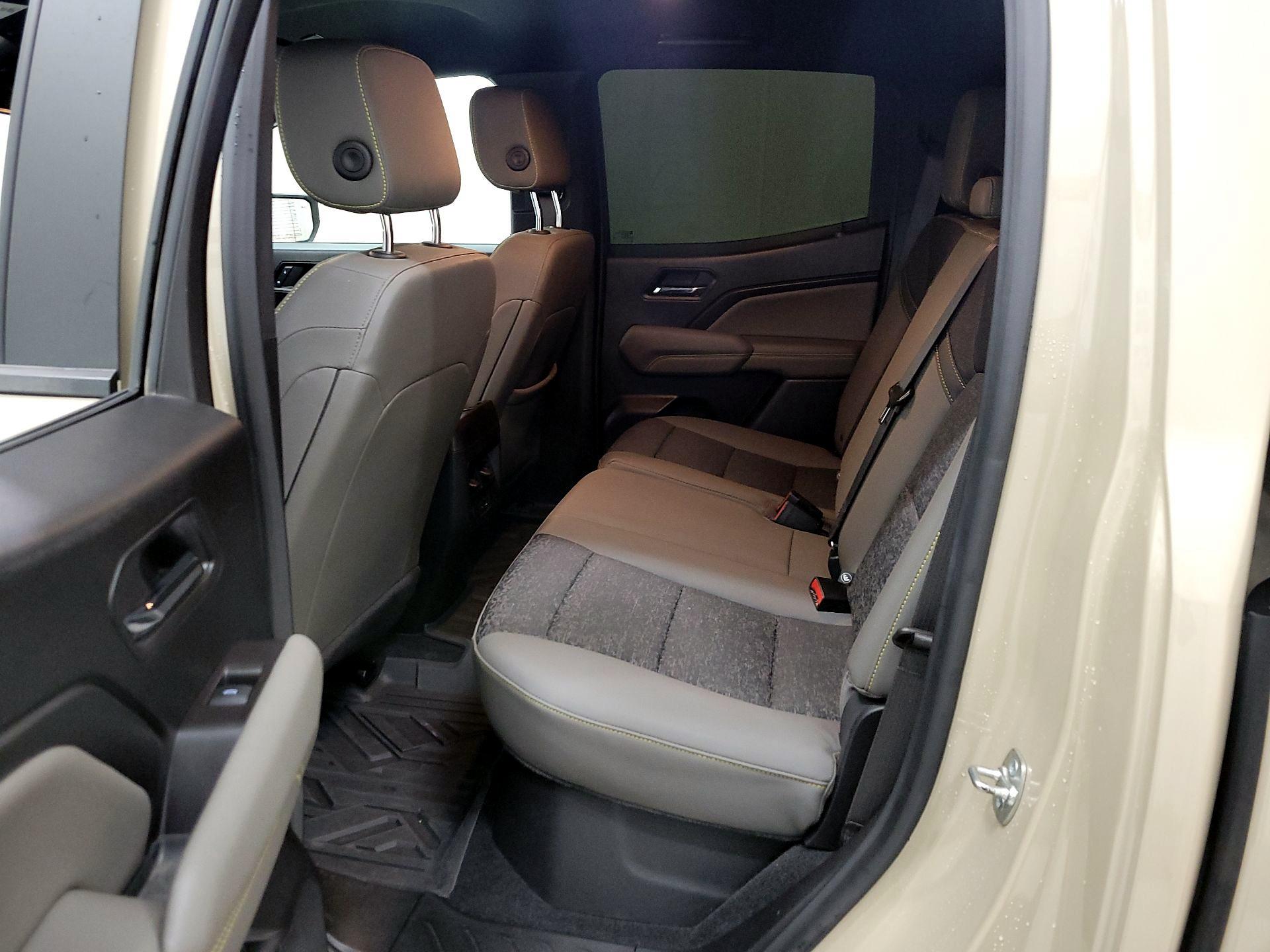 Thumbnail: 2024 Chevrolet Colorado - 19