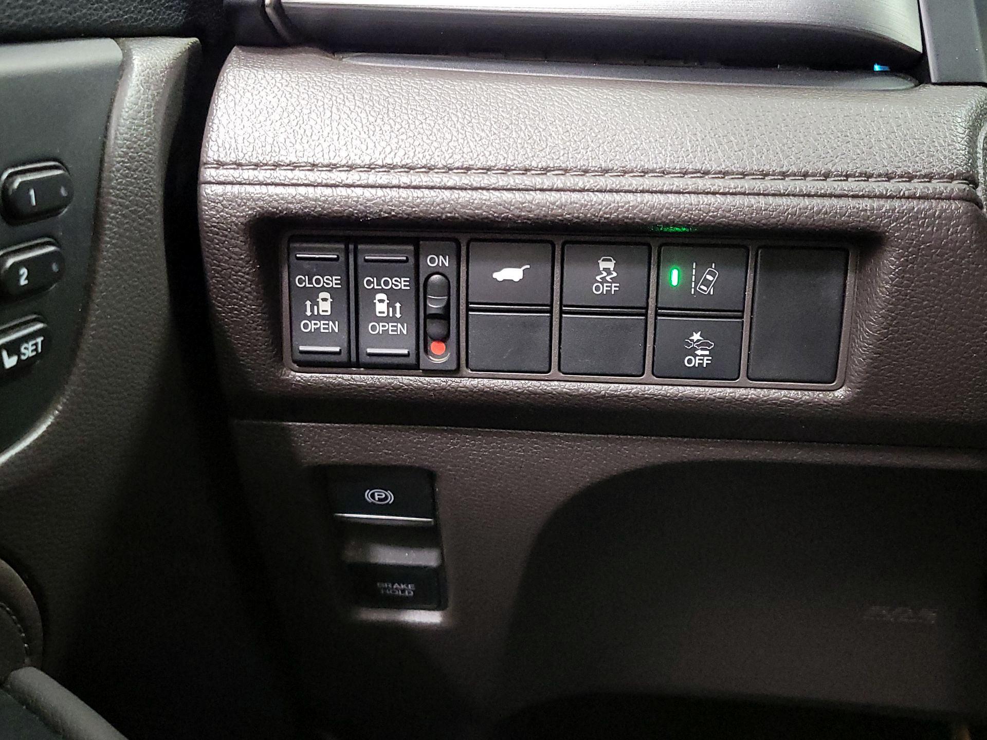 Thumbnail: 2018 Honda Odyssey - 13