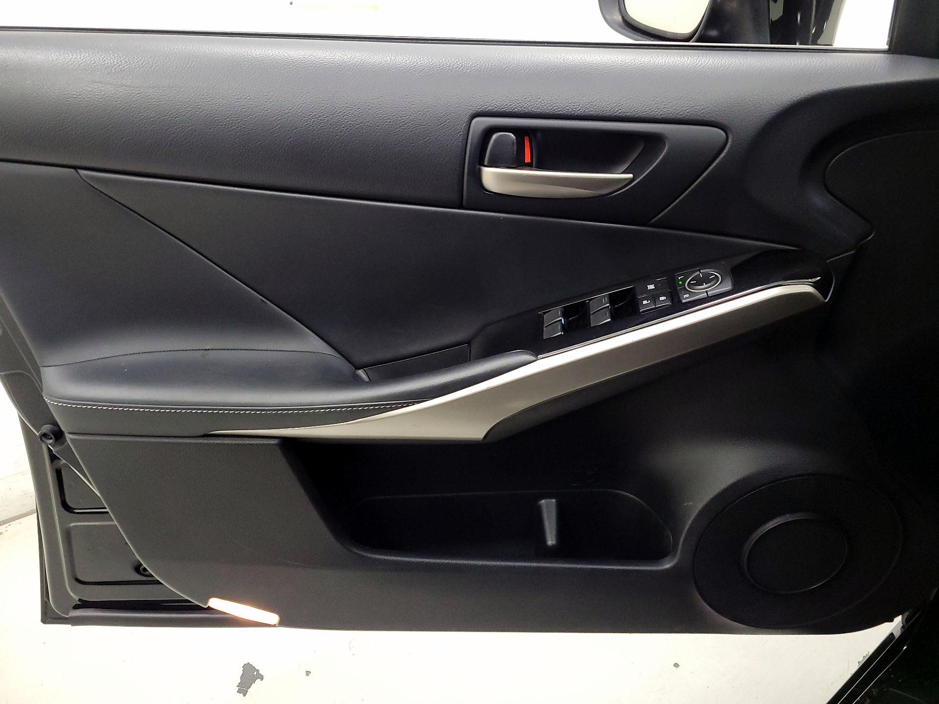 Thumbnail: 2018 Lexus IS - 12