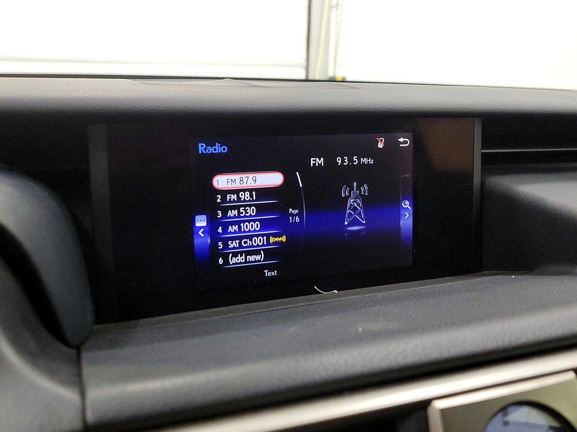 Thumbnail: 2018 Lexus IS - 15