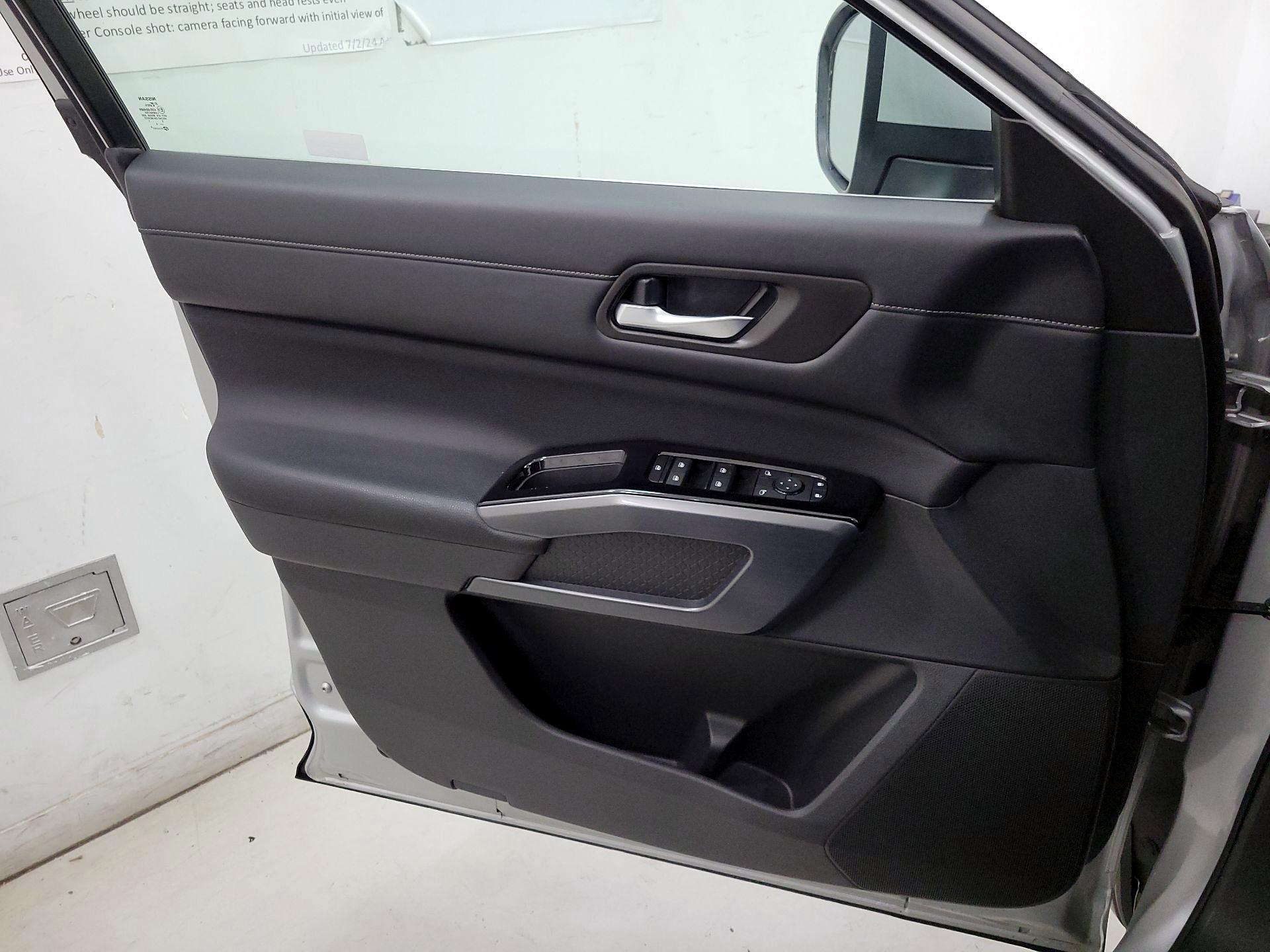 Thumbnail: 2024 Nissan Pathfinder - 12