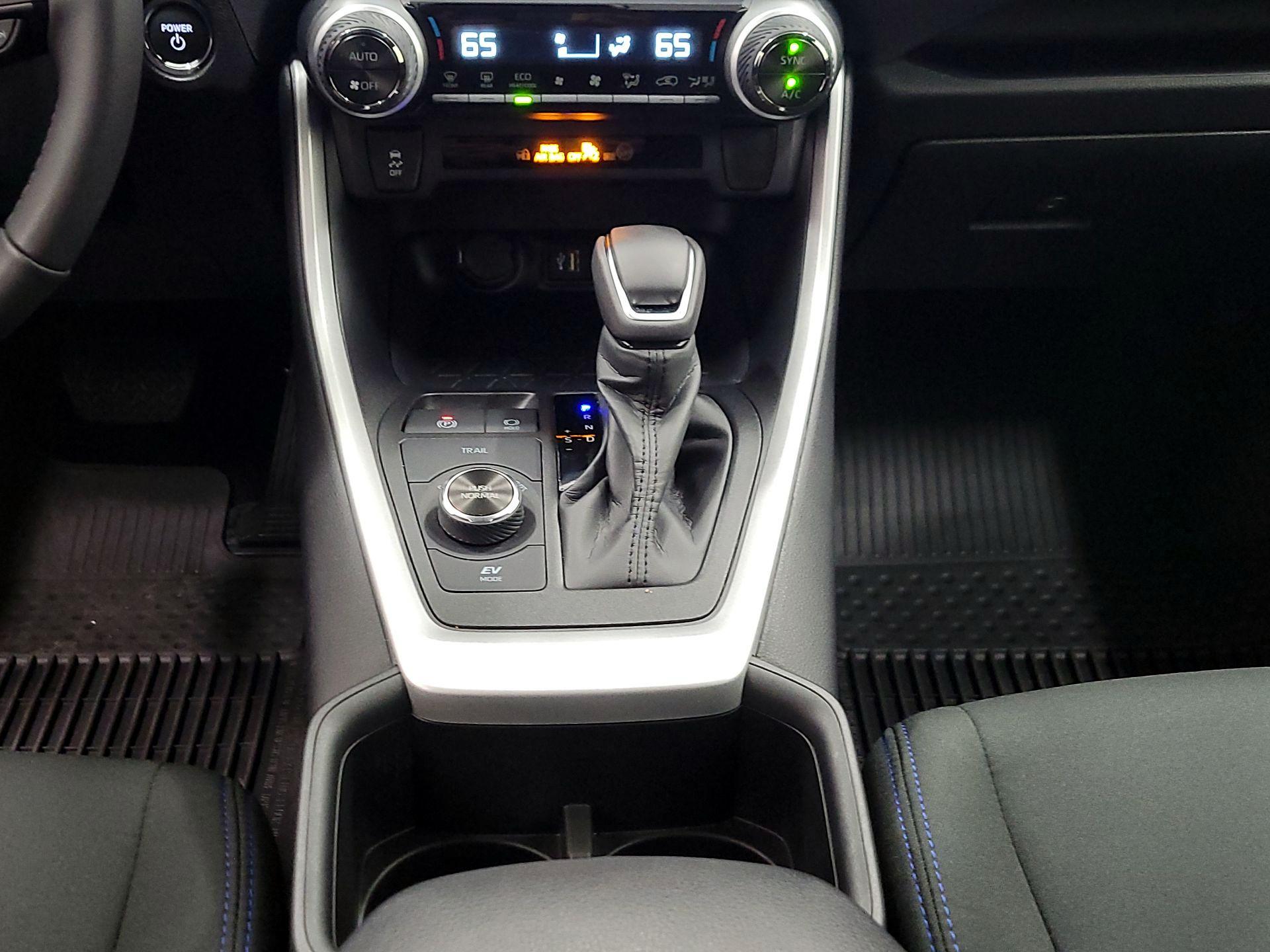 Thumbnail: 2025 Toyota RAV4 - 17