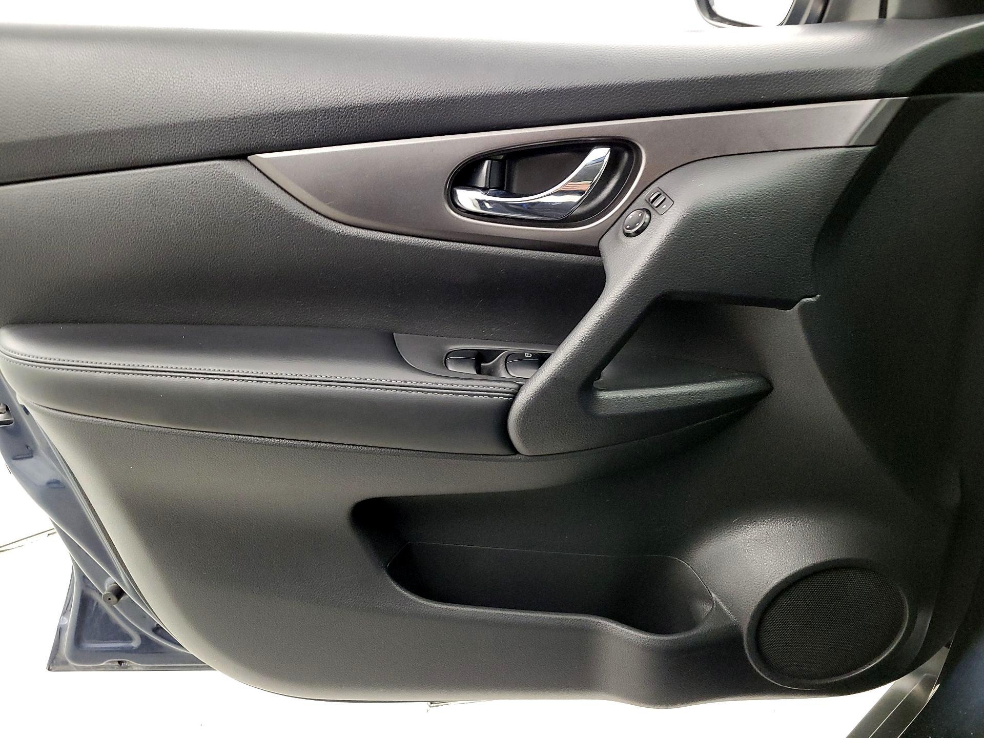 Thumbnail: 2016 Nissan Rogue - 12