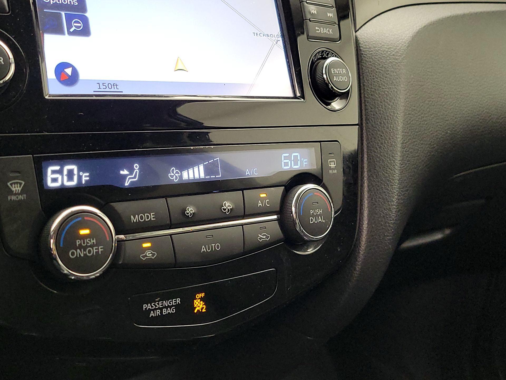 Thumbnail: 2016 Nissan Rogue - 17