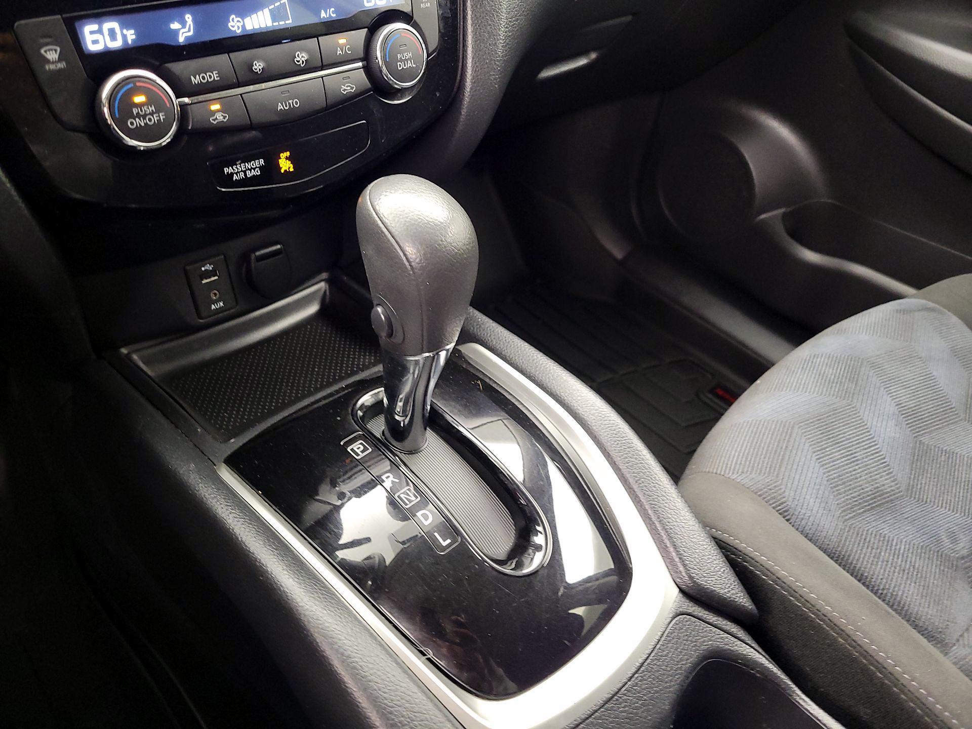 Thumbnail: 2016 Nissan Rogue - 18