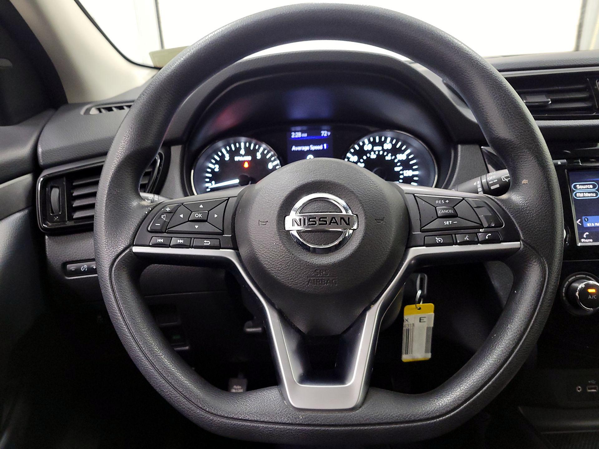 Thumbnail: 2021 Nissan Rogue Sport - 10