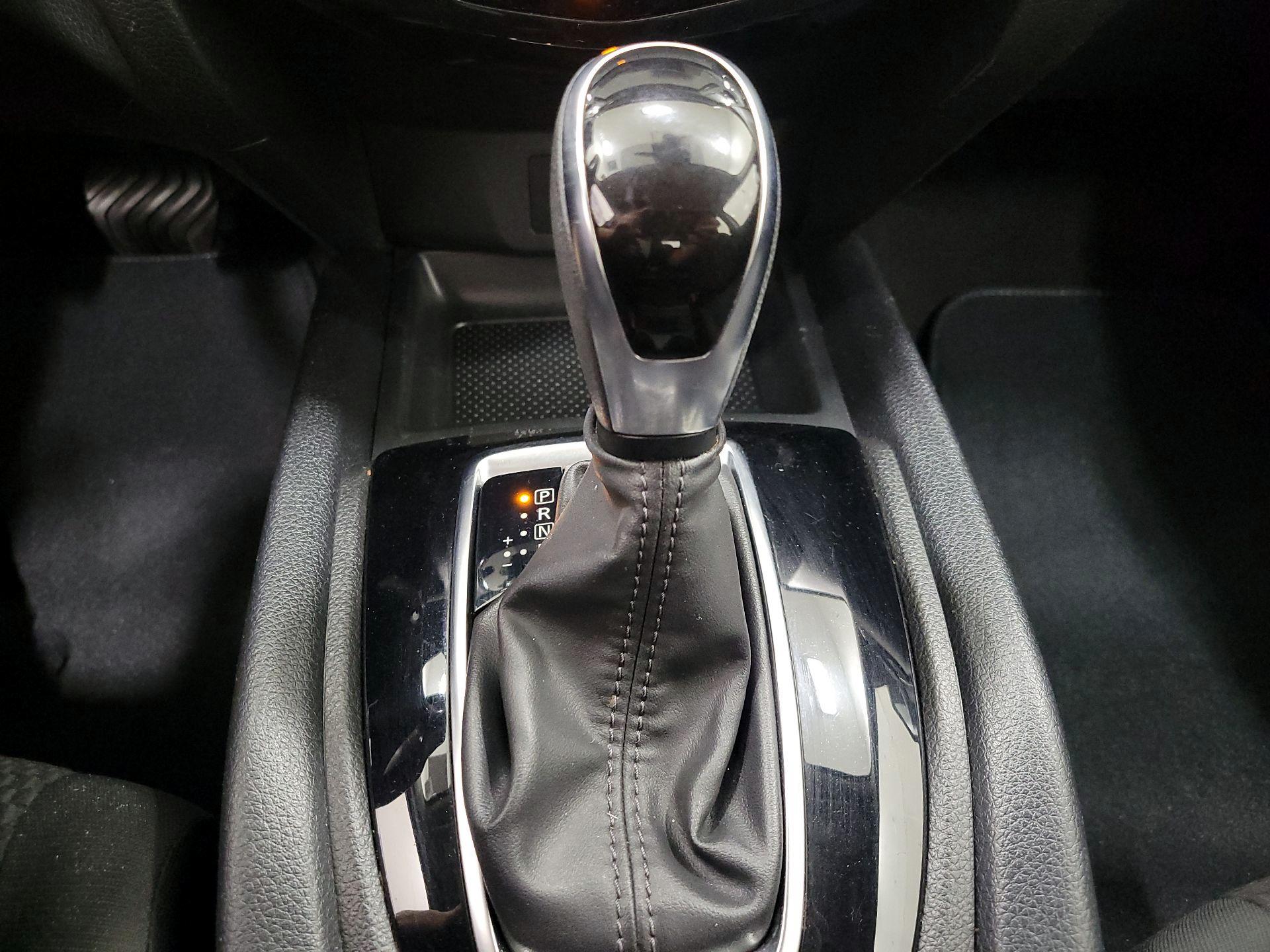 Thumbnail: 2021 Nissan Rogue Sport - 17