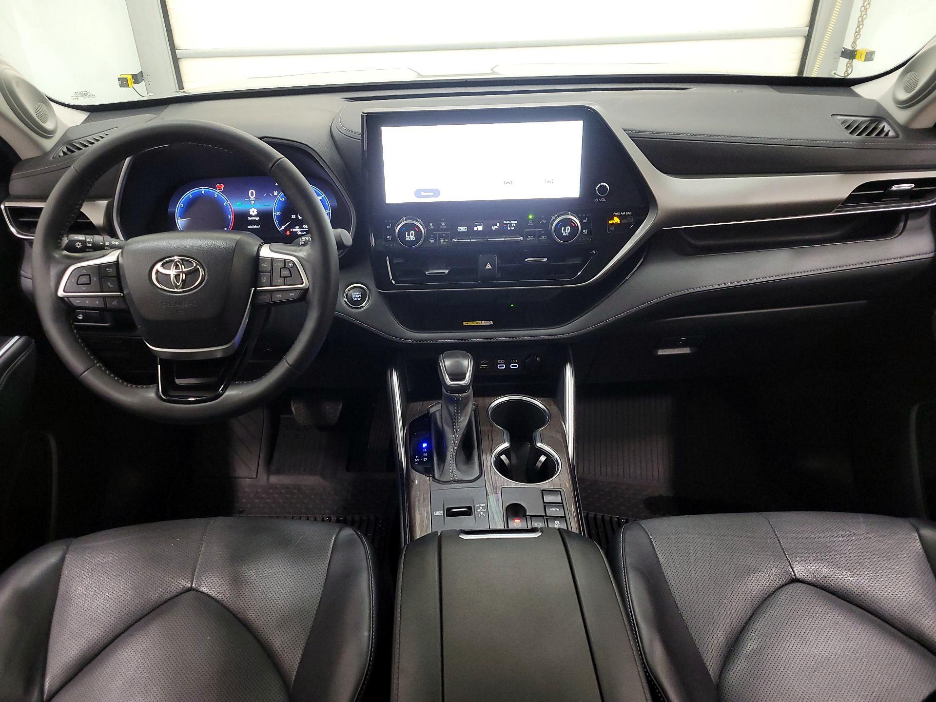 Thumbnail: 2023 Toyota Highlander - 9