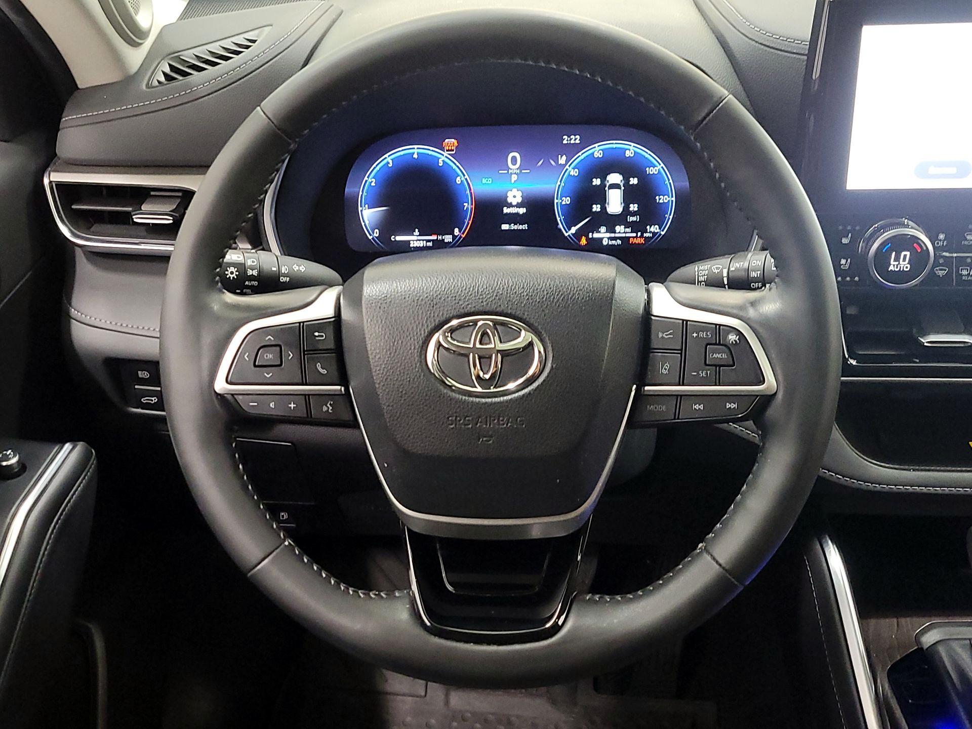 Thumbnail: 2023 Toyota Highlander - 10