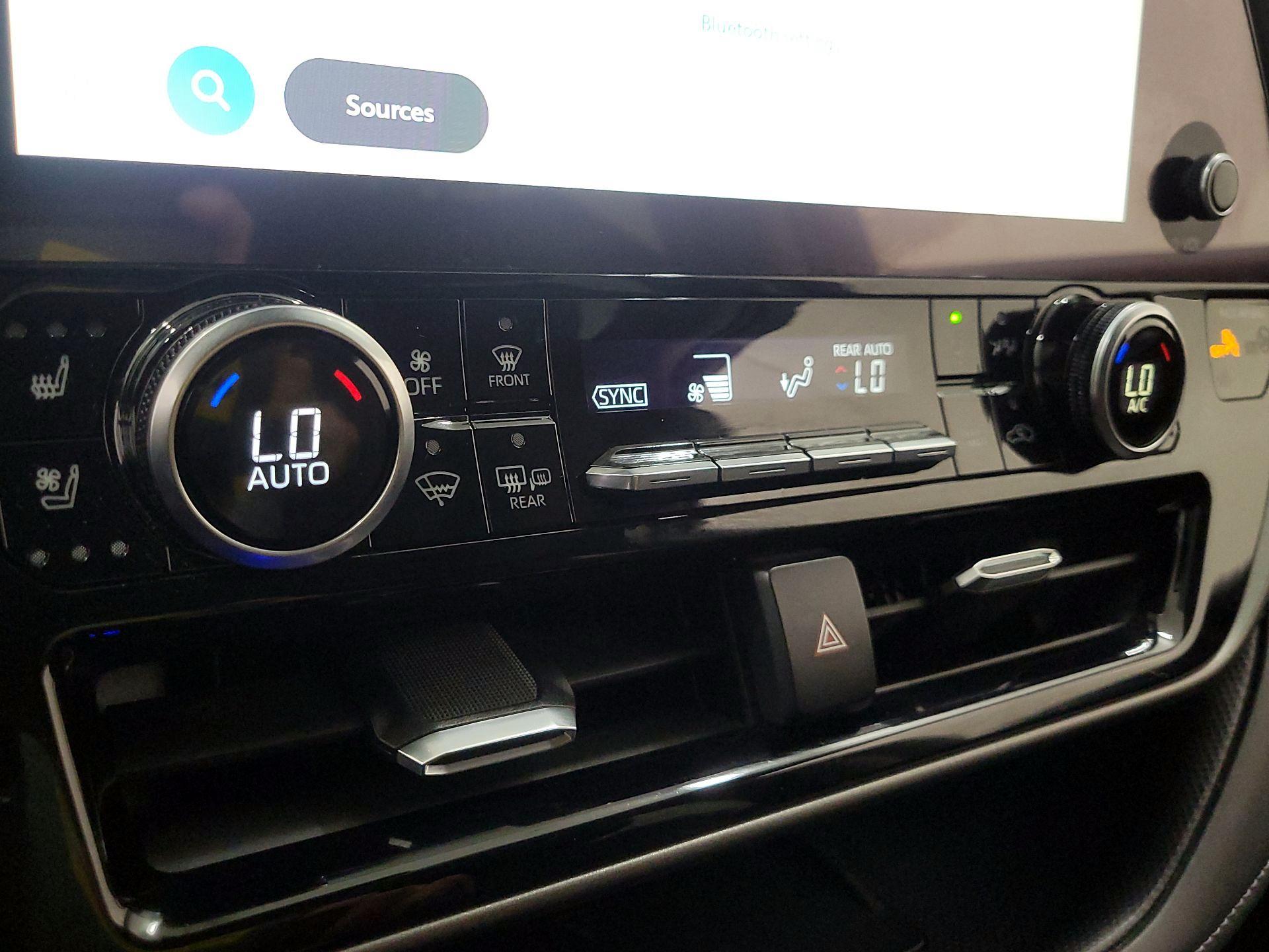 Thumbnail: 2023 Toyota Highlander - 16