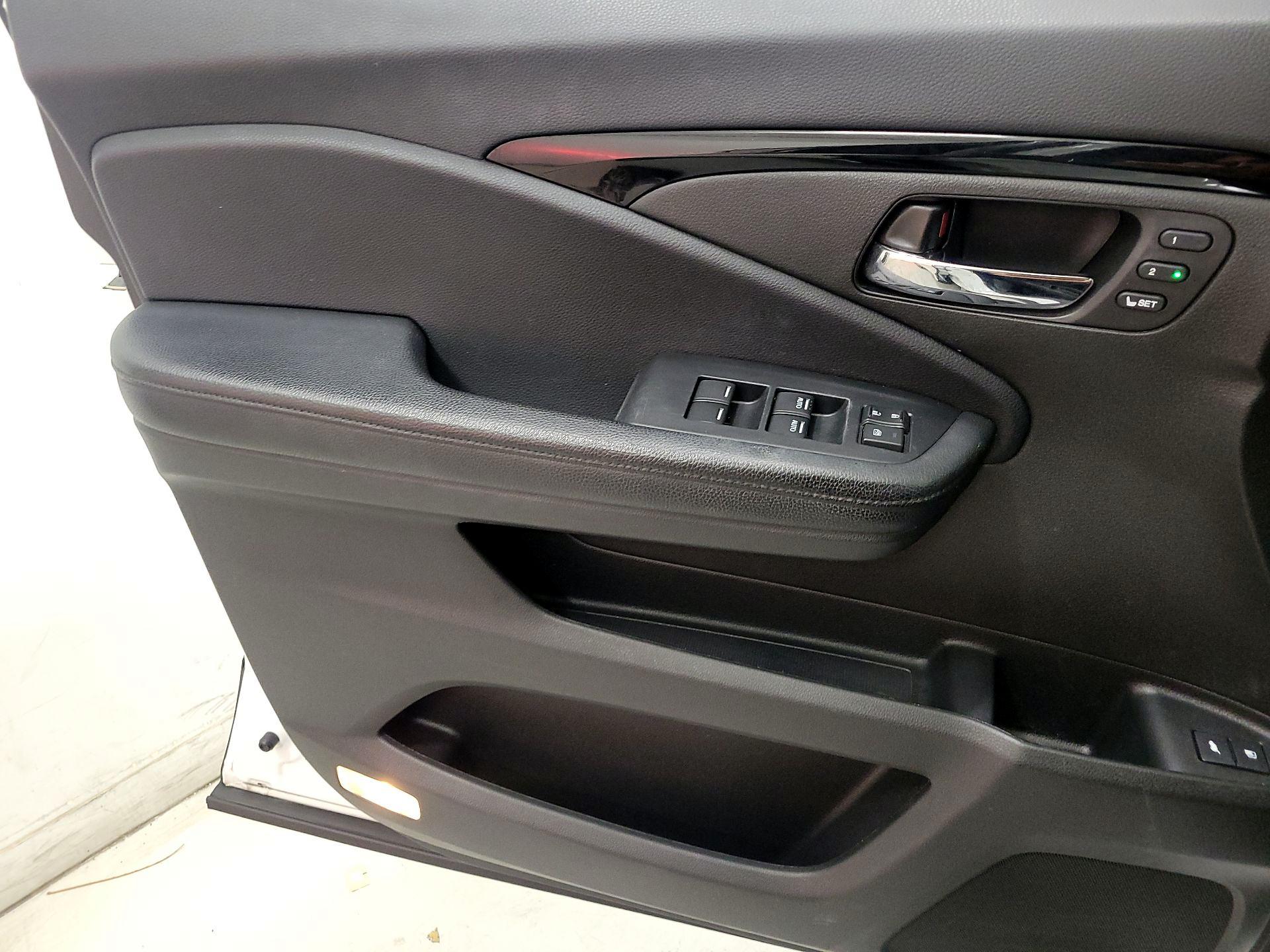 Thumbnail: 2020 Honda Pilot - 12