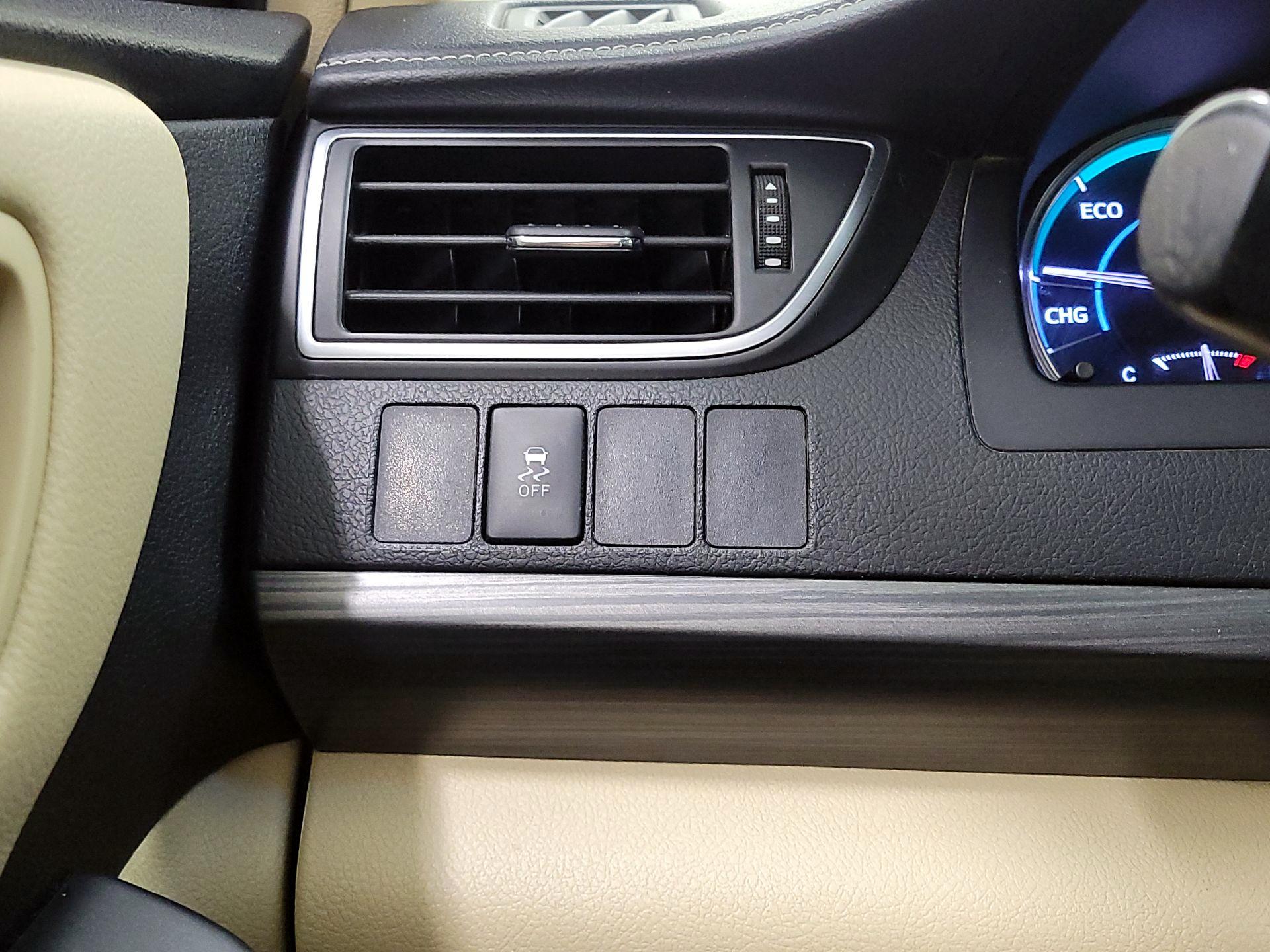 Thumbnail: 2015 Toyota Camry - 13