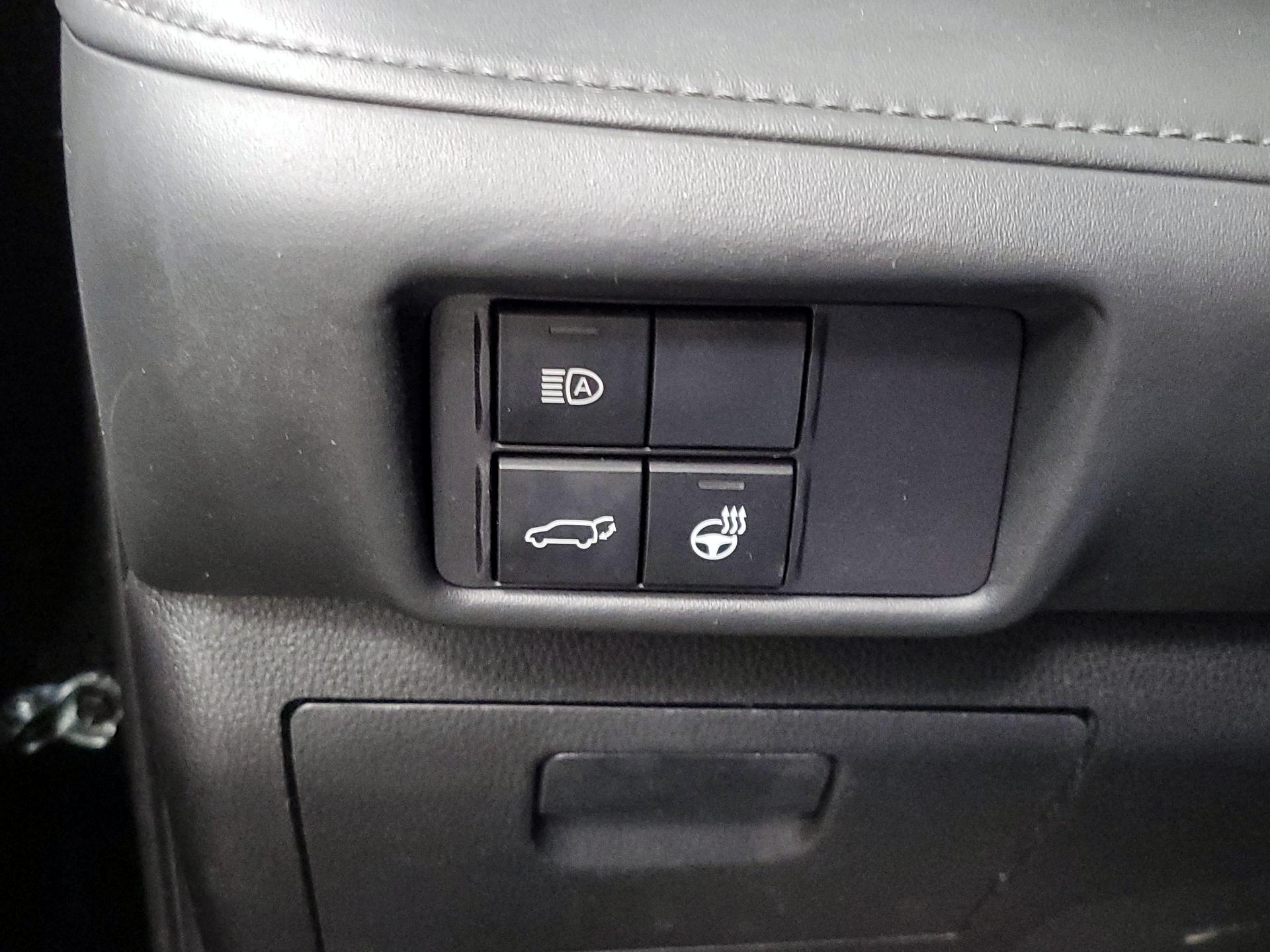 Thumbnail: 2022 Toyota Highlander - 13