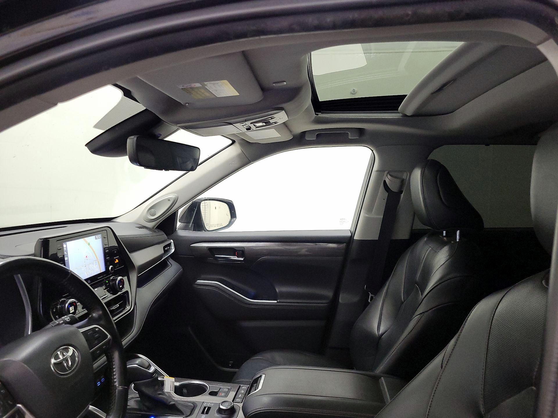 Thumbnail: 2022 Toyota Highlander - 20