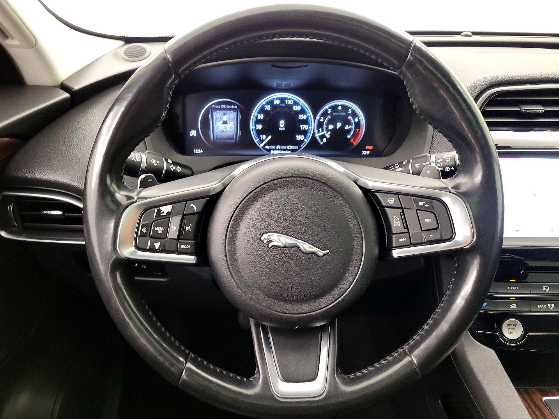 Thumbnail: 2018 Jaguar F-Pace - 10