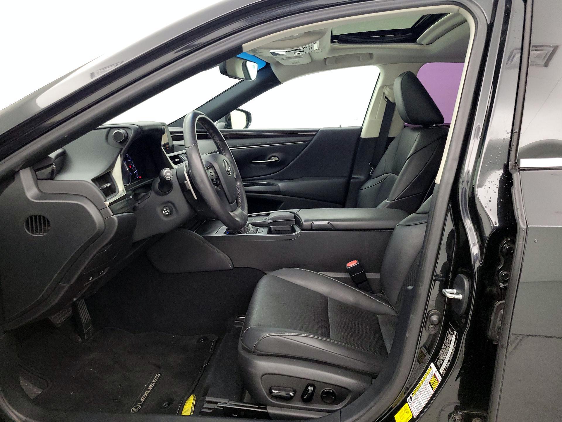 Thumbnail: 2021 Lexus ES - 11