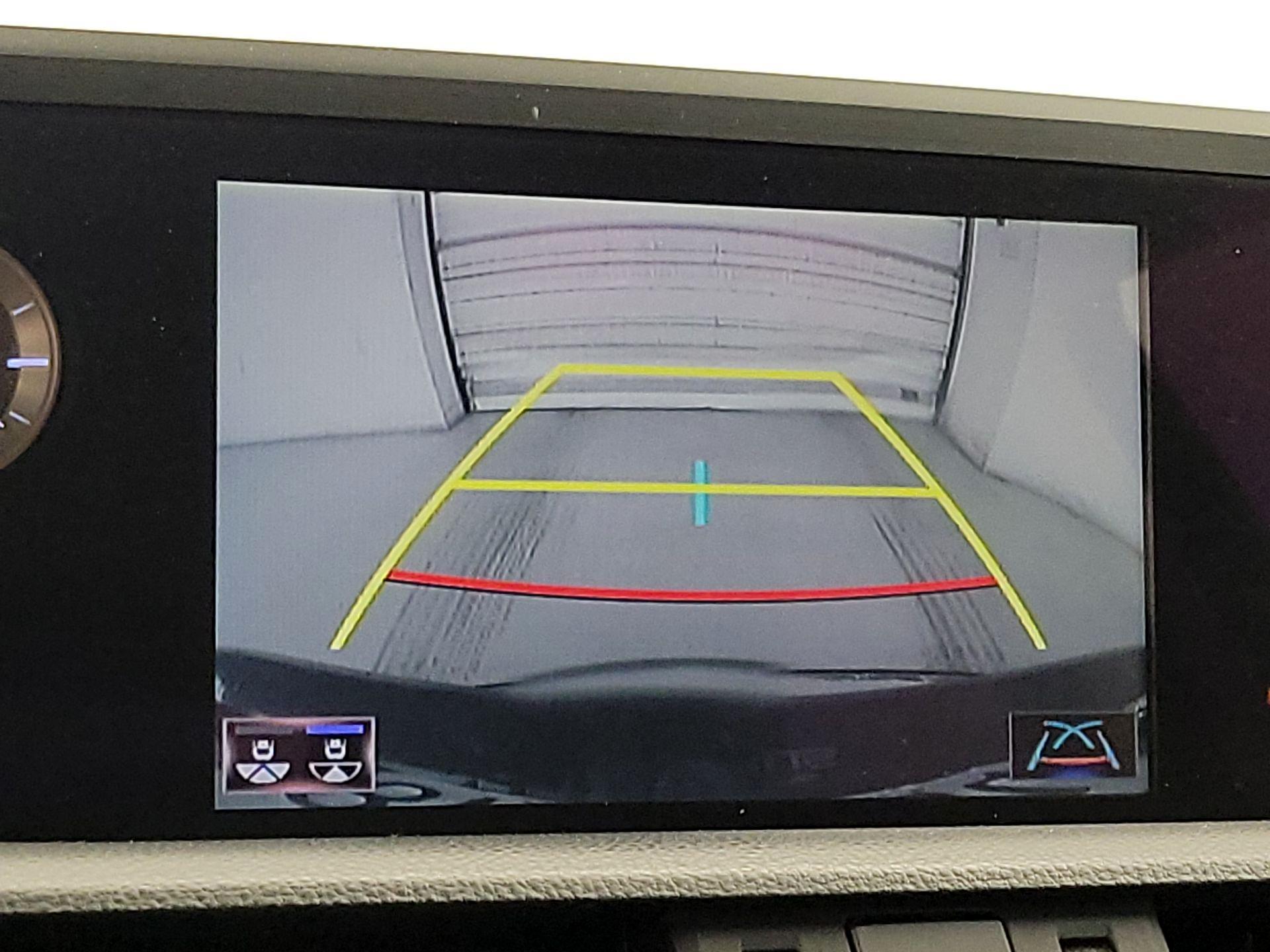 Thumbnail: 2021 Lexus ES - 14