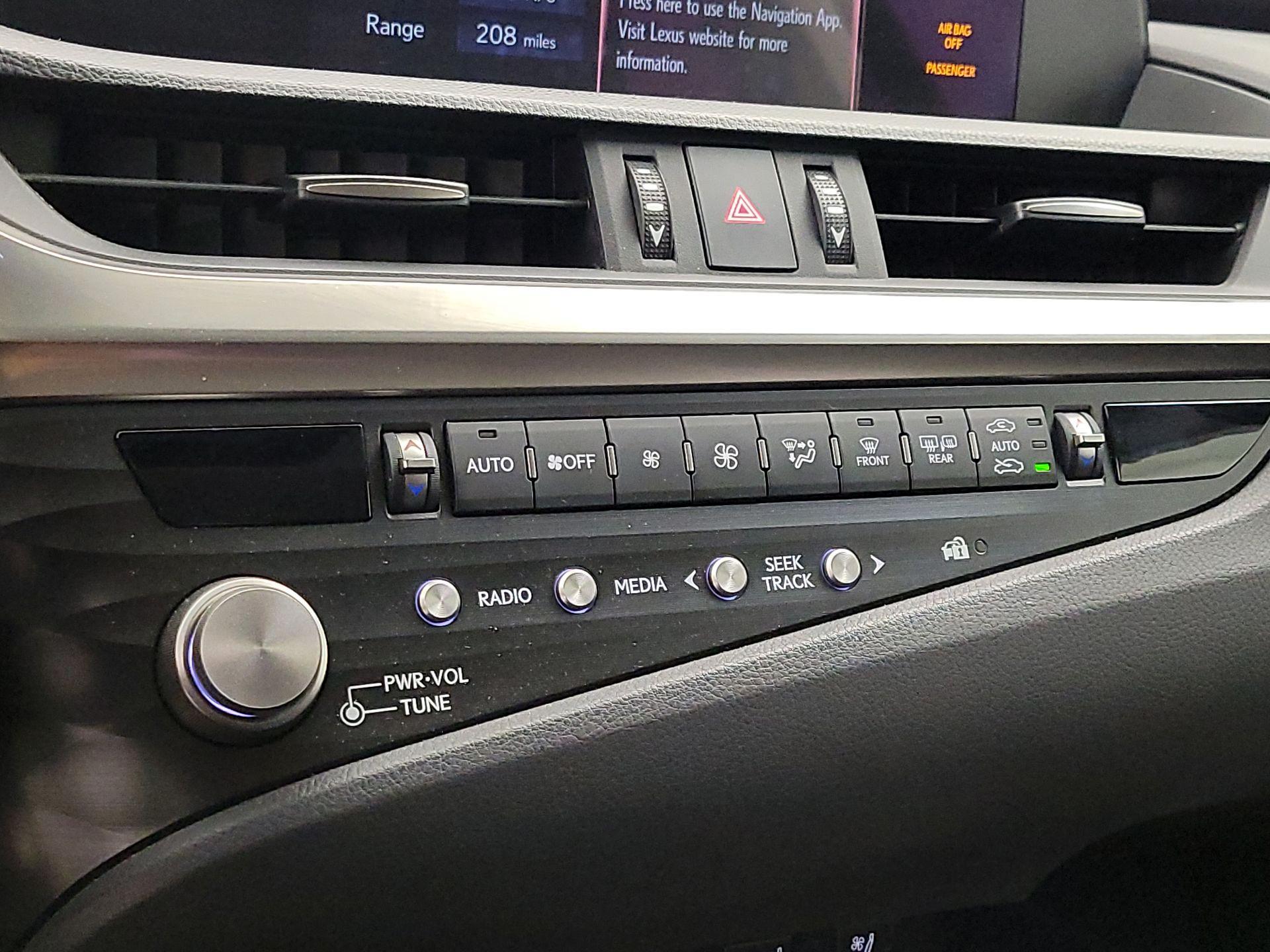 Thumbnail: 2021 Lexus ES - 16