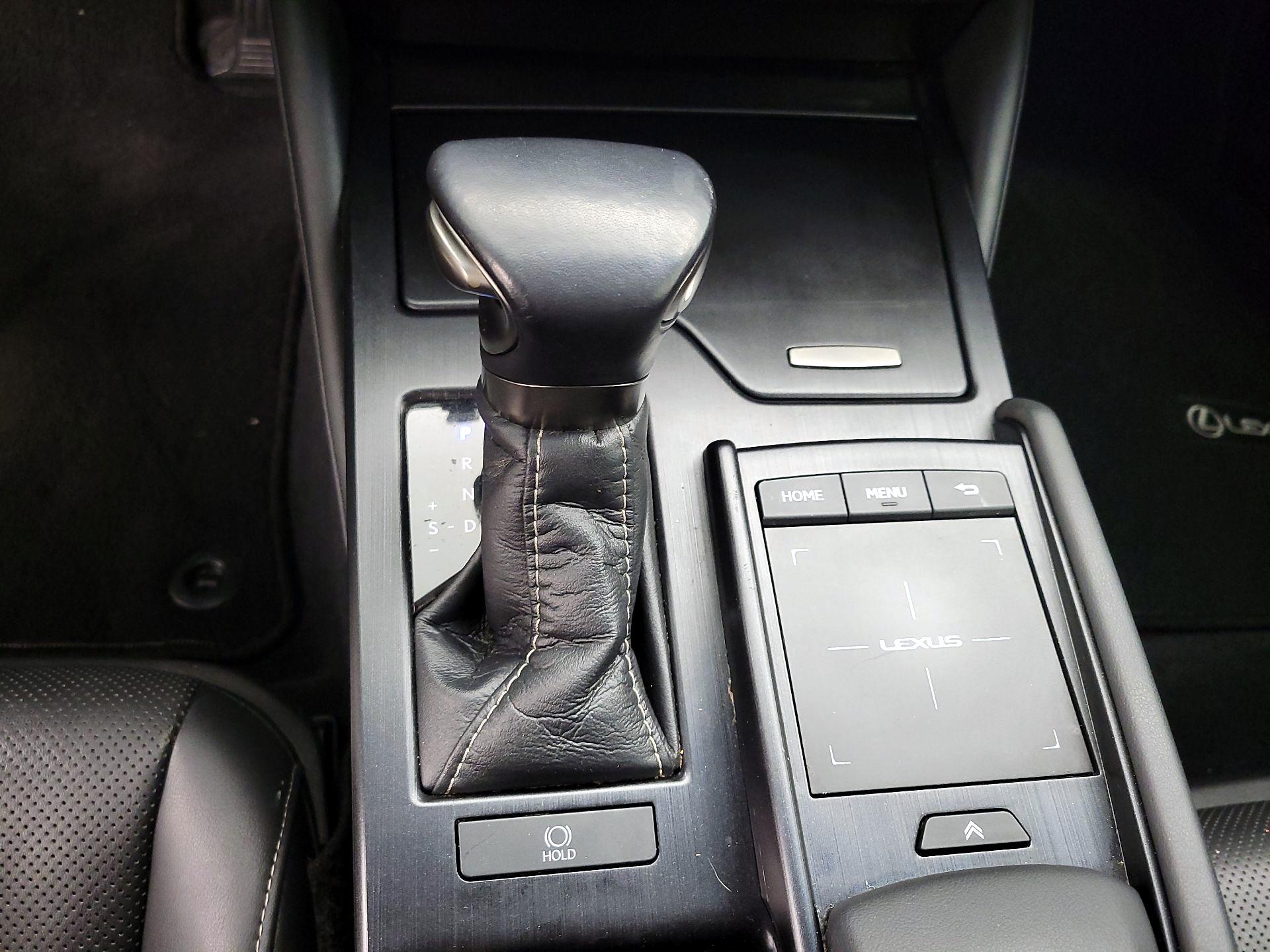 Thumbnail: 2021 Lexus ES - 17