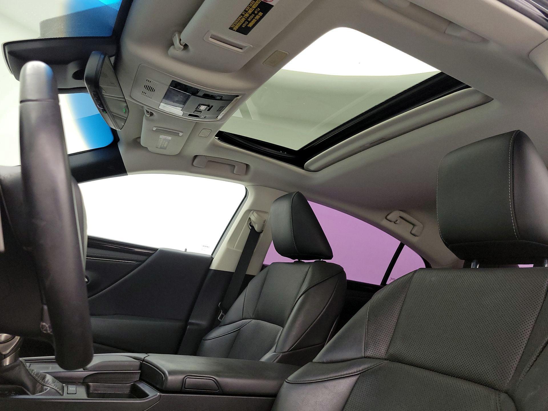 Thumbnail: 2021 Lexus ES - 19