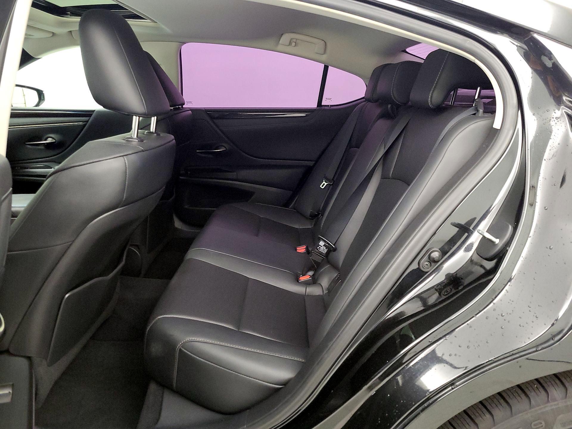 Thumbnail: 2021 Lexus ES - 20