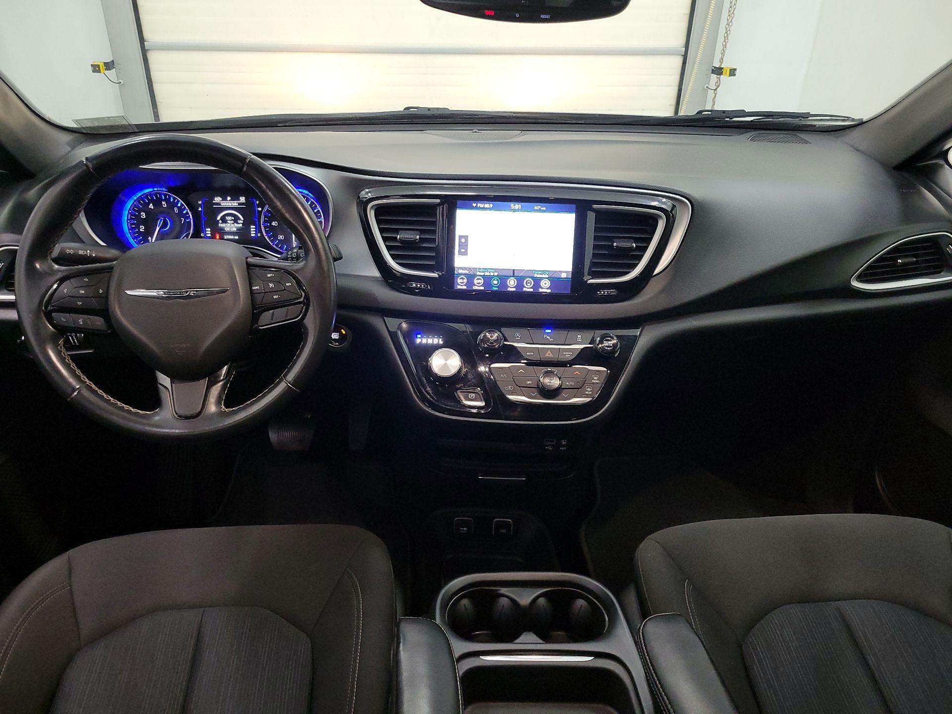 Thumbnail: 2020 Chrysler Pacifica - 9