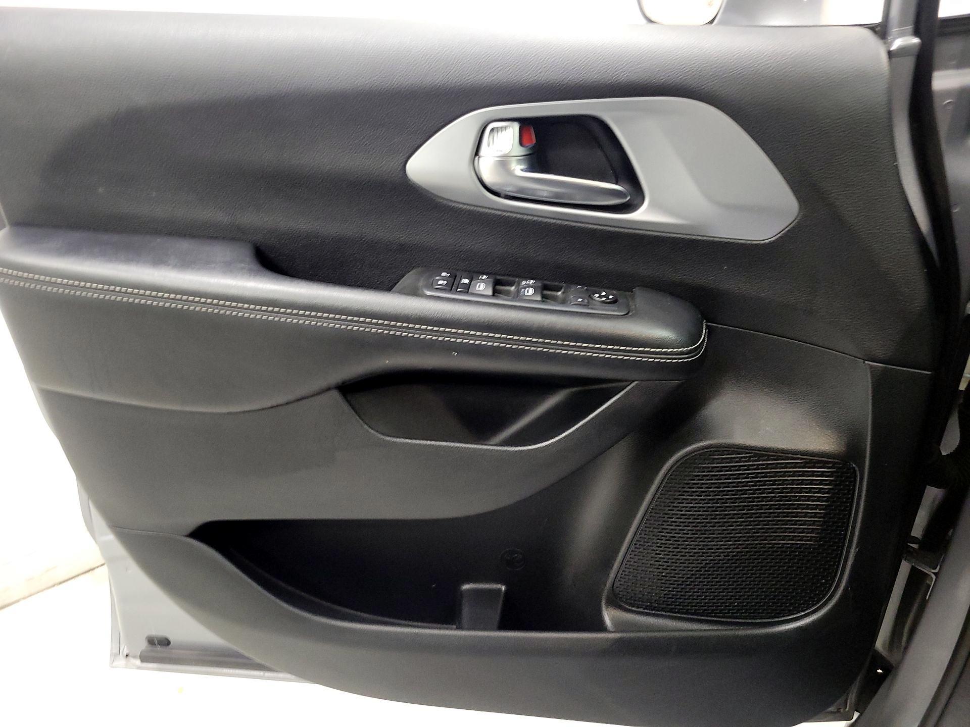 Thumbnail: 2020 Chrysler Pacifica - 12