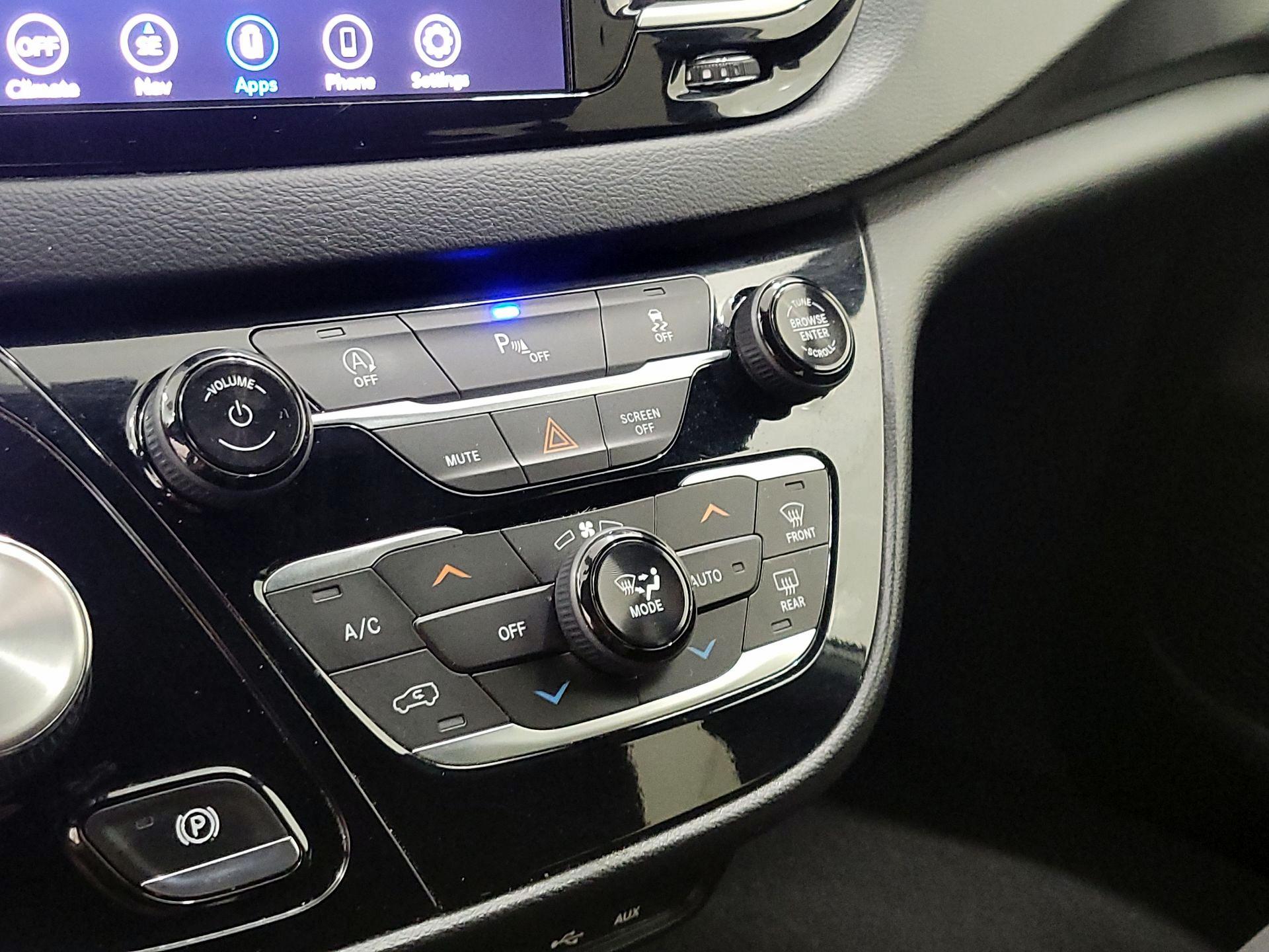 Thumbnail: 2020 Chrysler Pacifica - 17