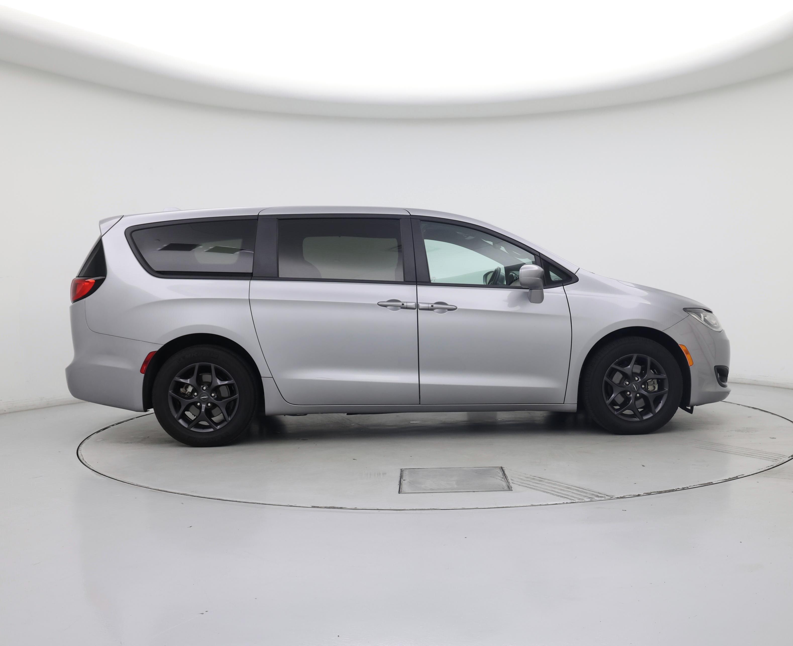 Thumbnail: 2020 Chrysler Pacifica - 7