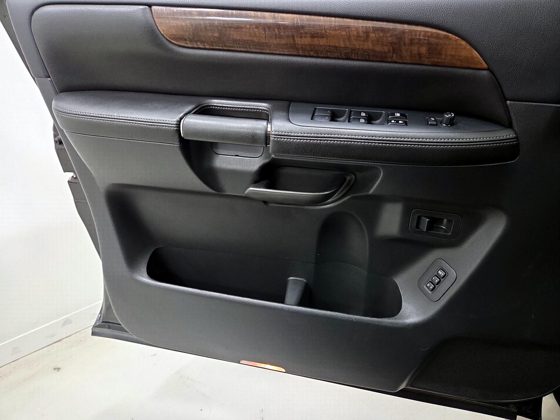 Thumbnail: 2014 Nissan Armada - 12