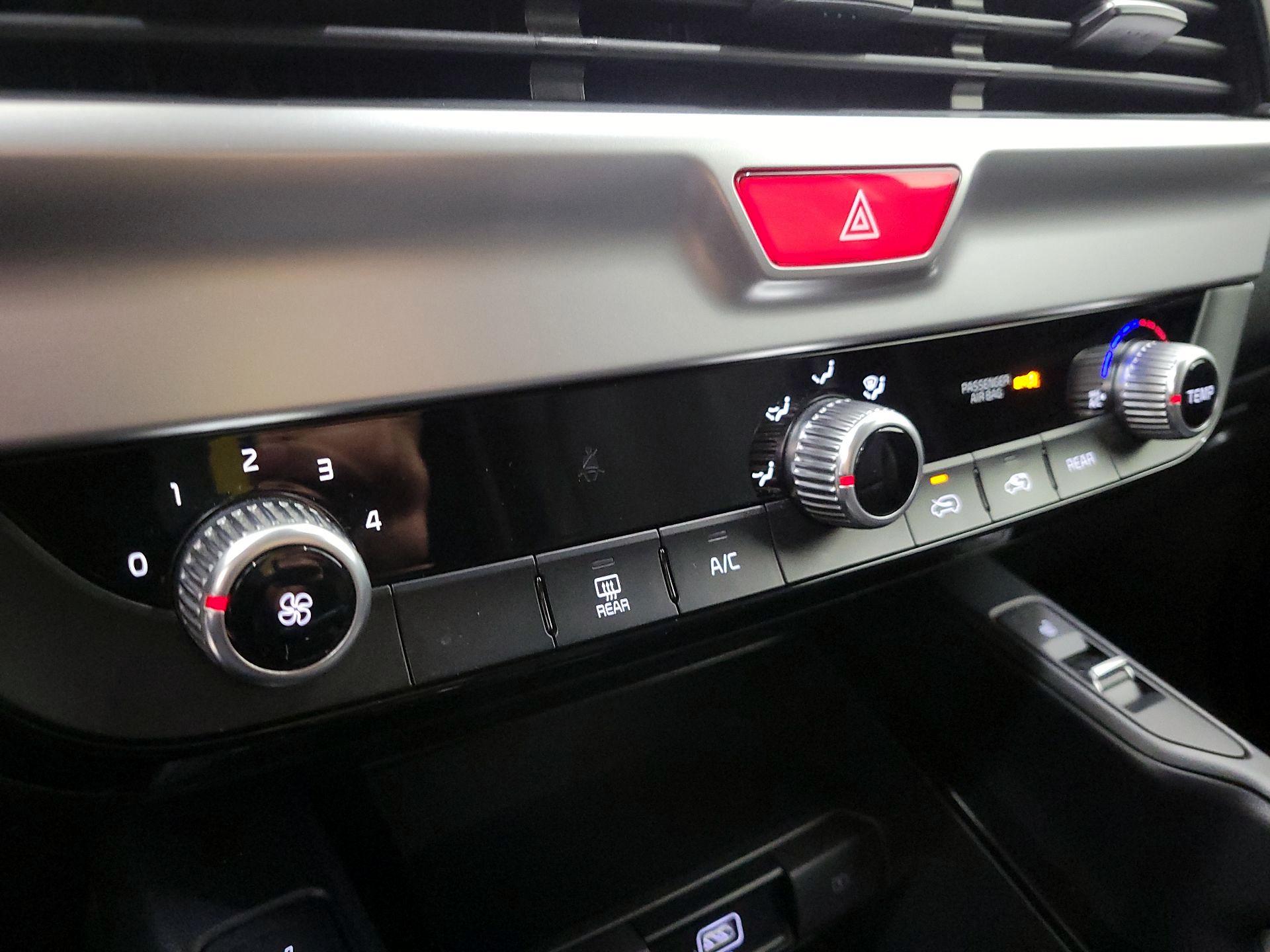 Thumbnail: 2020 Kia Telluride - 16