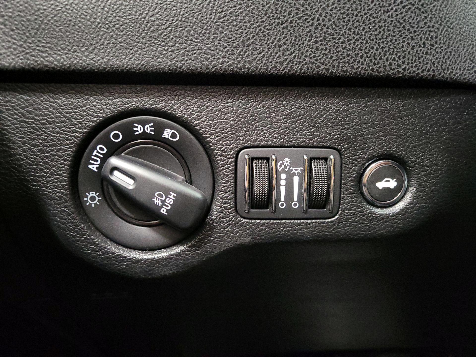 Thumbnail: 2021 Dodge Charger - 13