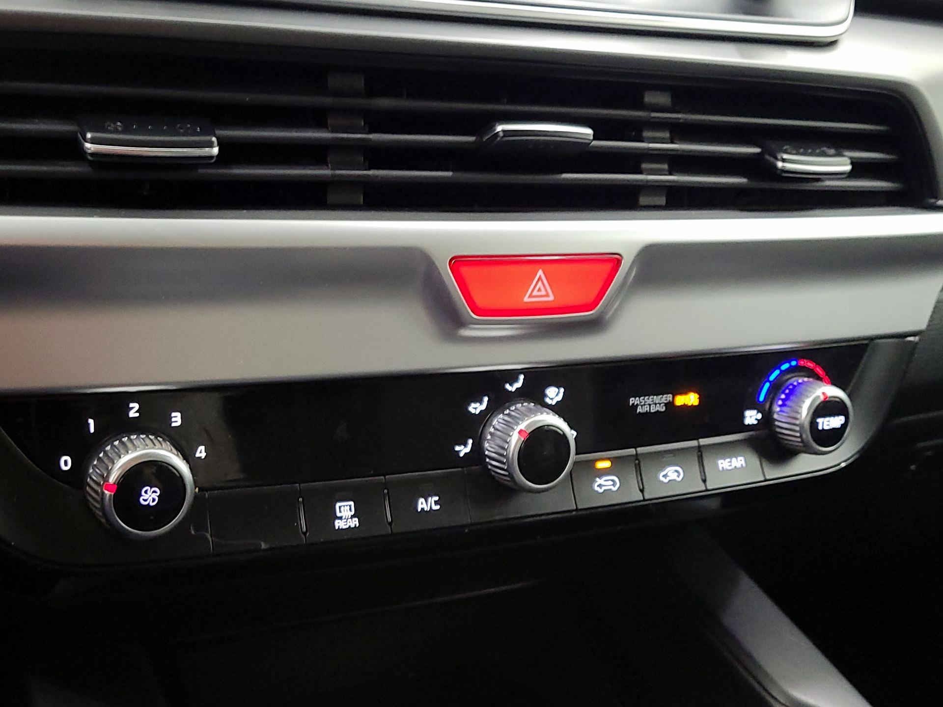 Thumbnail: 2020 Kia Telluride - 16