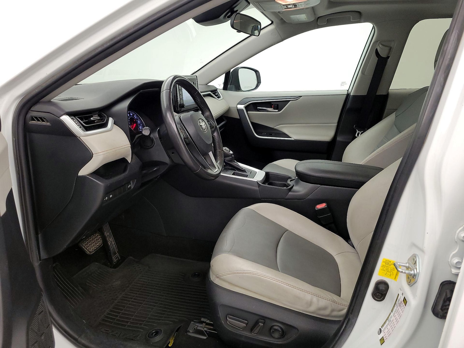2019 Toyota RAV4 XLE Premium - Photo 12