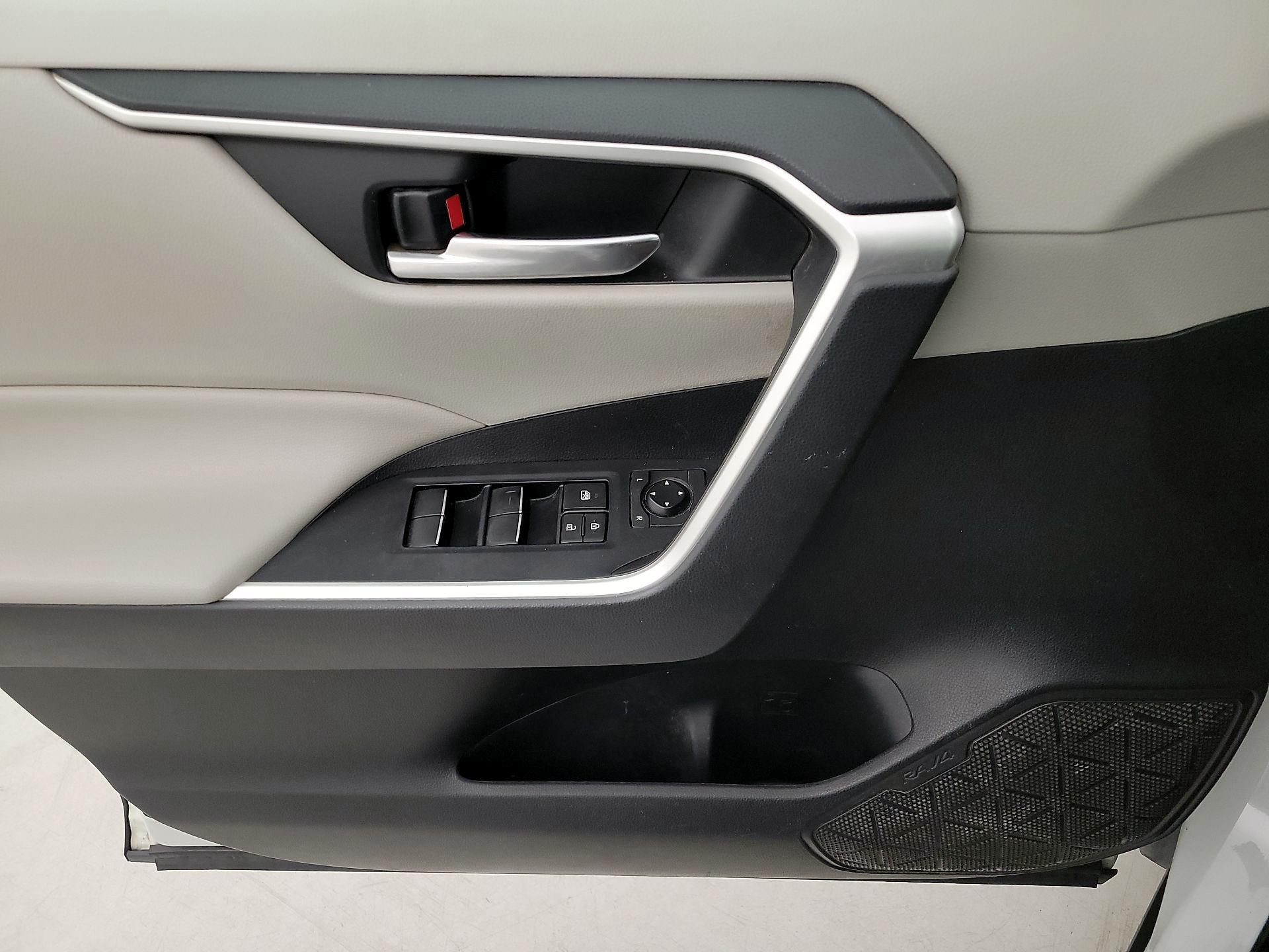 Thumbnail: 2019 Toyota RAV4 - 12