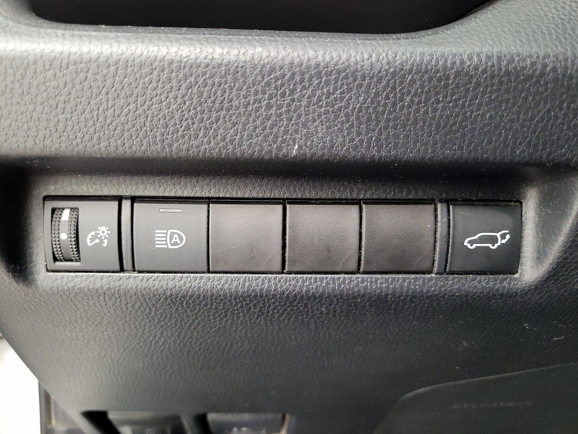 Thumbnail: 2019 Toyota RAV4 - 13