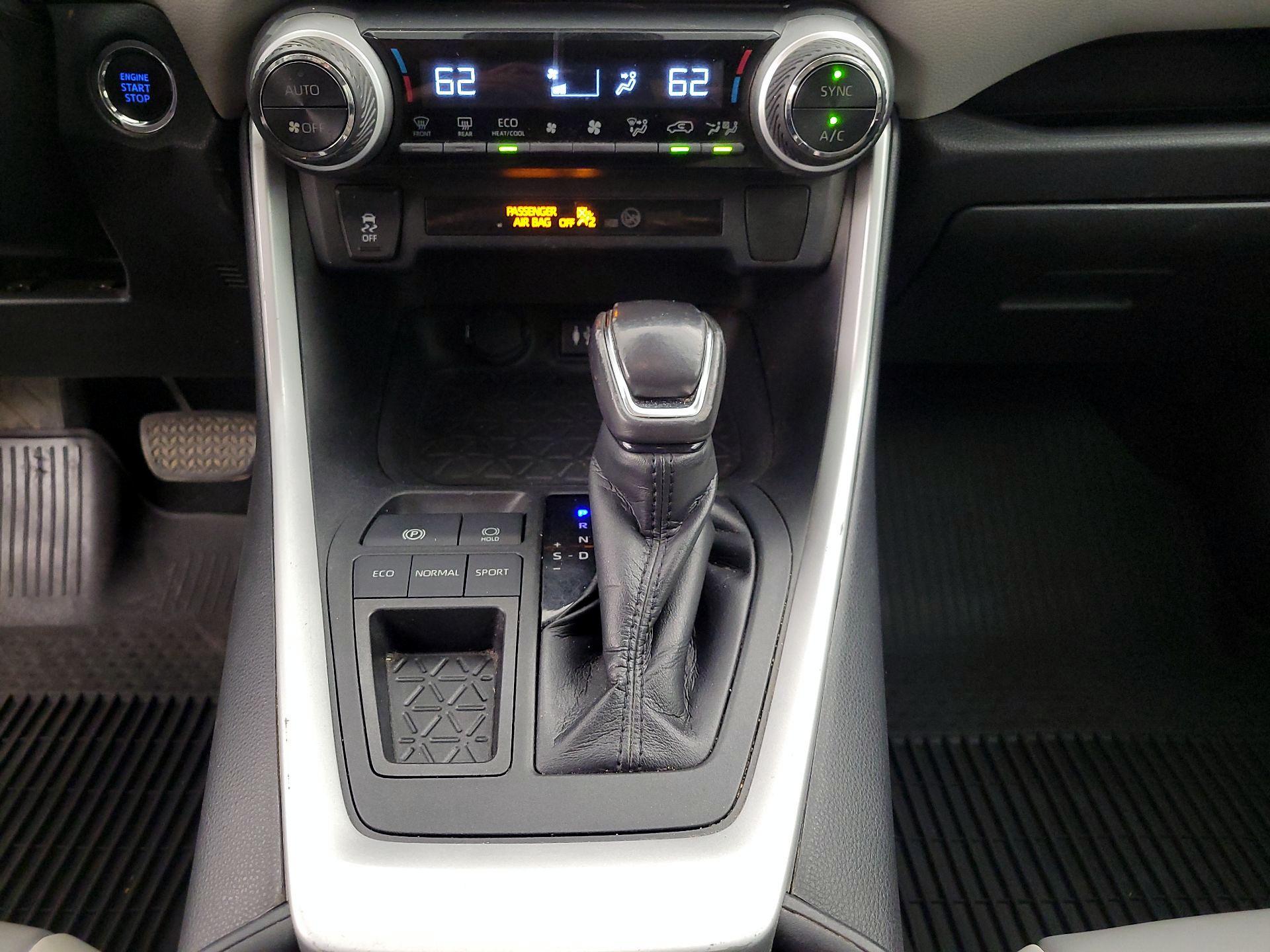 Thumbnail: 2019 Toyota RAV4 - 17