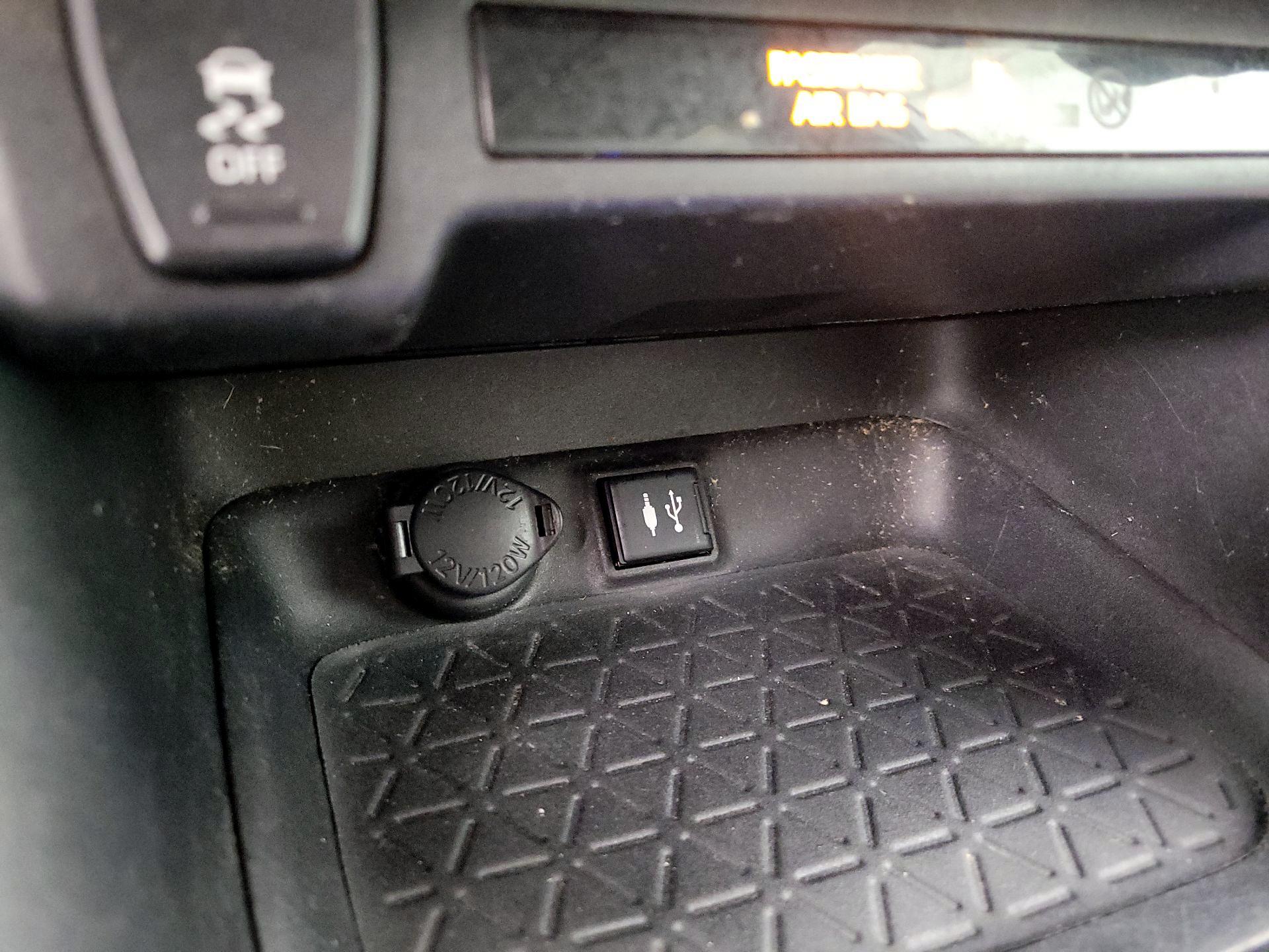 Thumbnail: 2019 Toyota RAV4 - 18