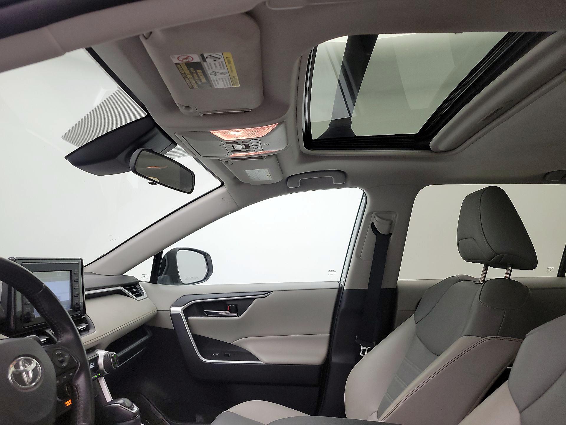 Thumbnail: 2019 Toyota RAV4 - 19