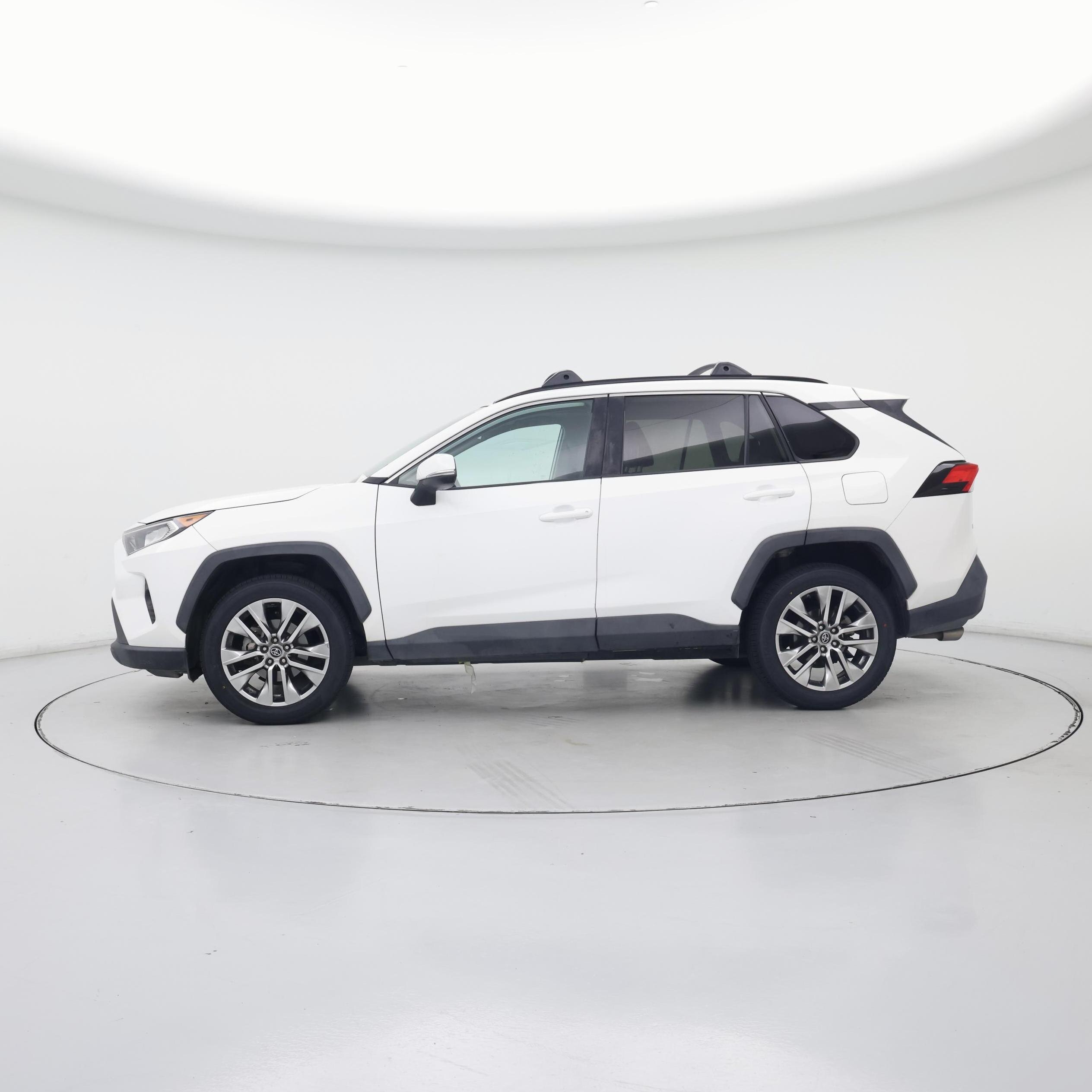 Thumbnail: 2019 Toyota RAV4 - 3