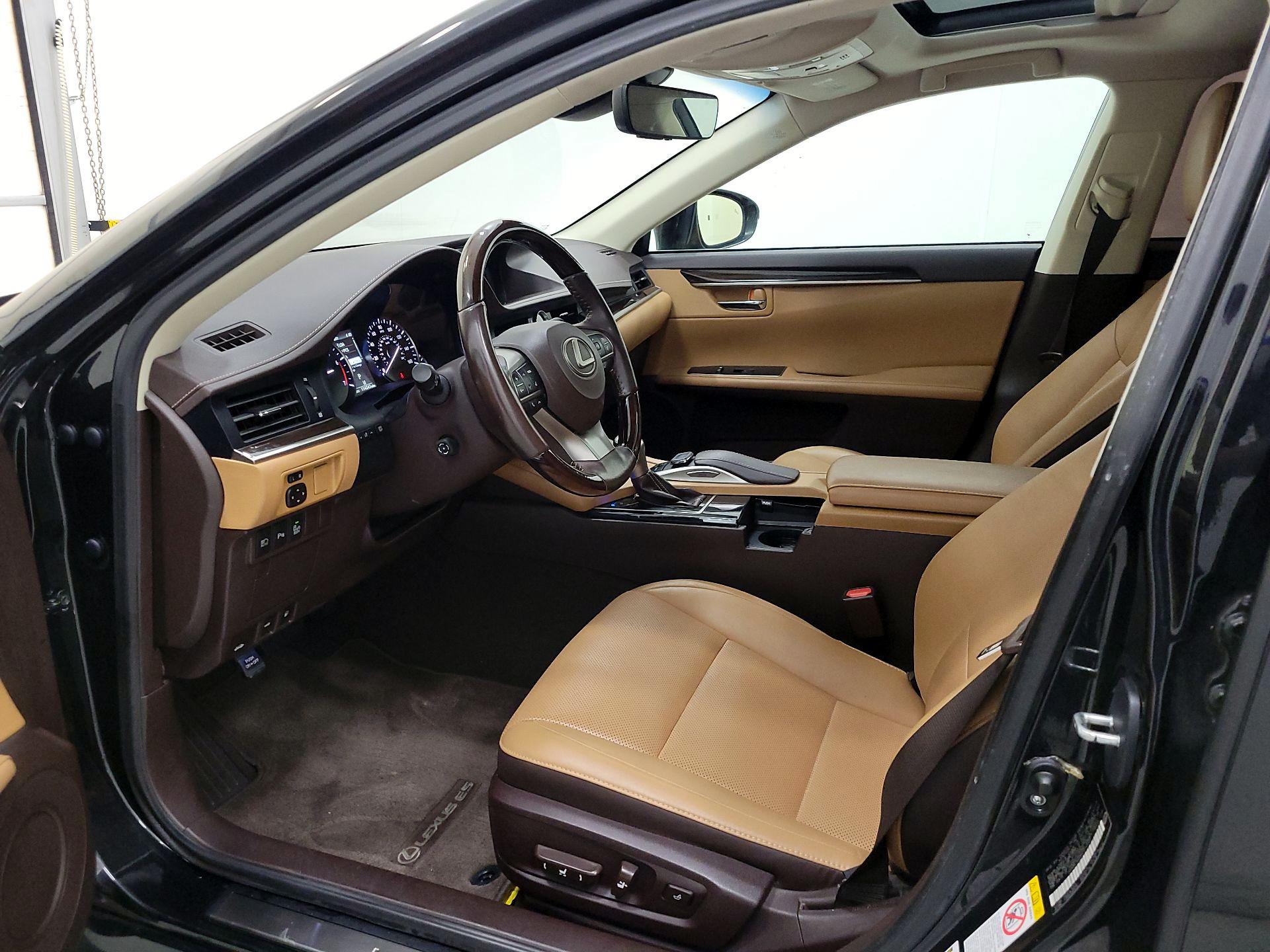 Thumbnail: 2017 Lexus ES - 11