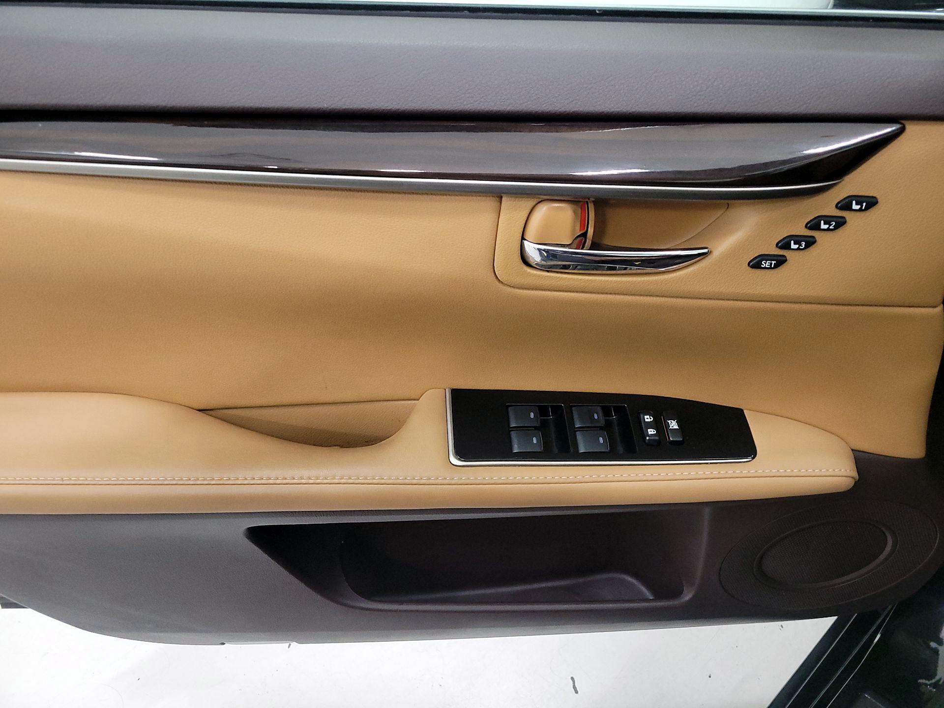 Thumbnail: 2017 Lexus ES - 12