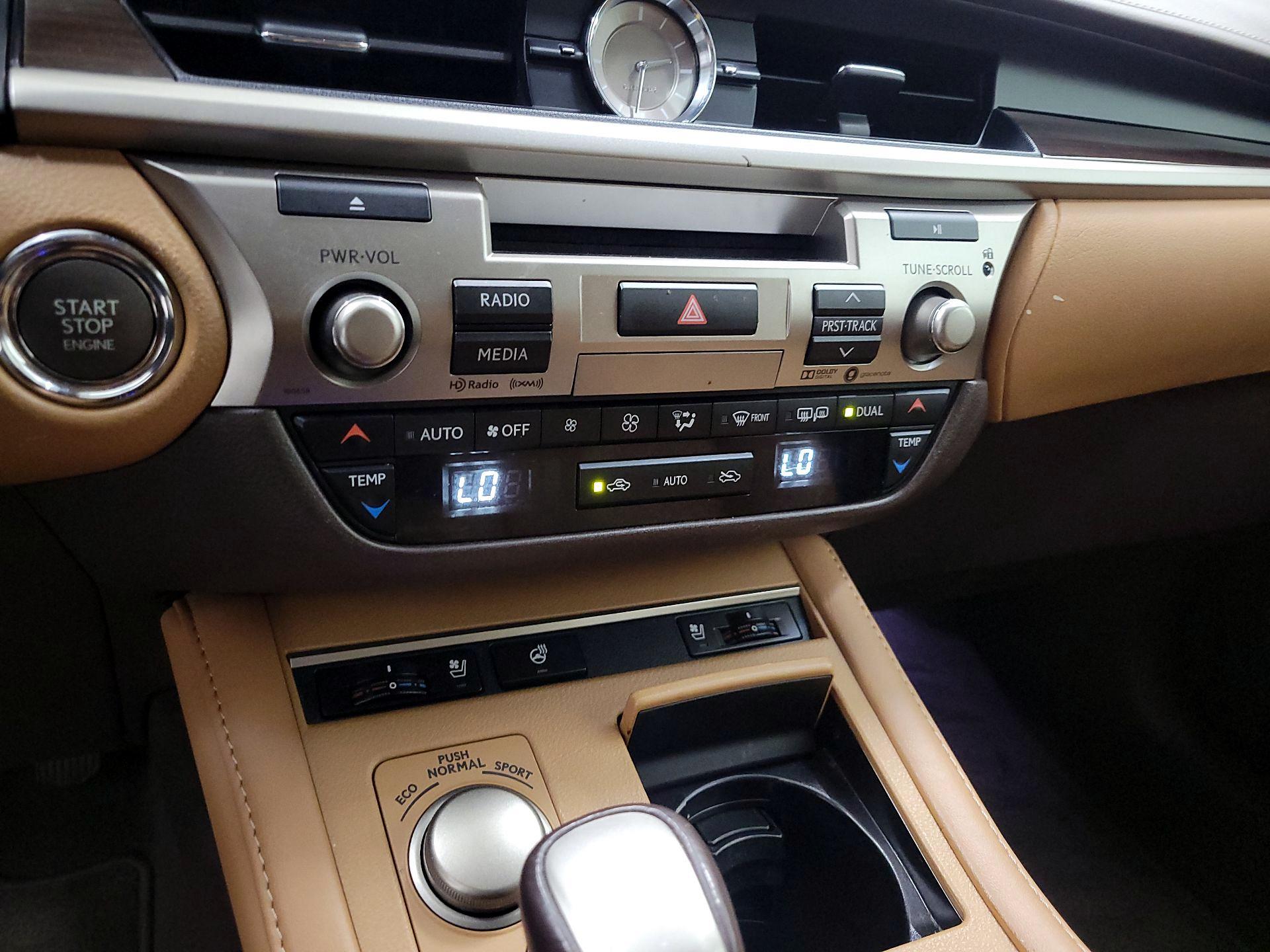Thumbnail: 2017 Lexus ES - 17