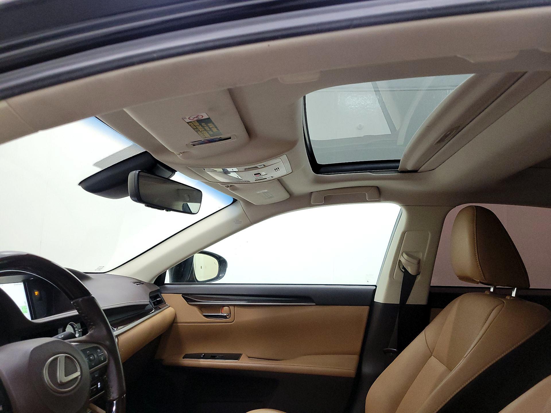 Thumbnail: 2017 Lexus ES - 20