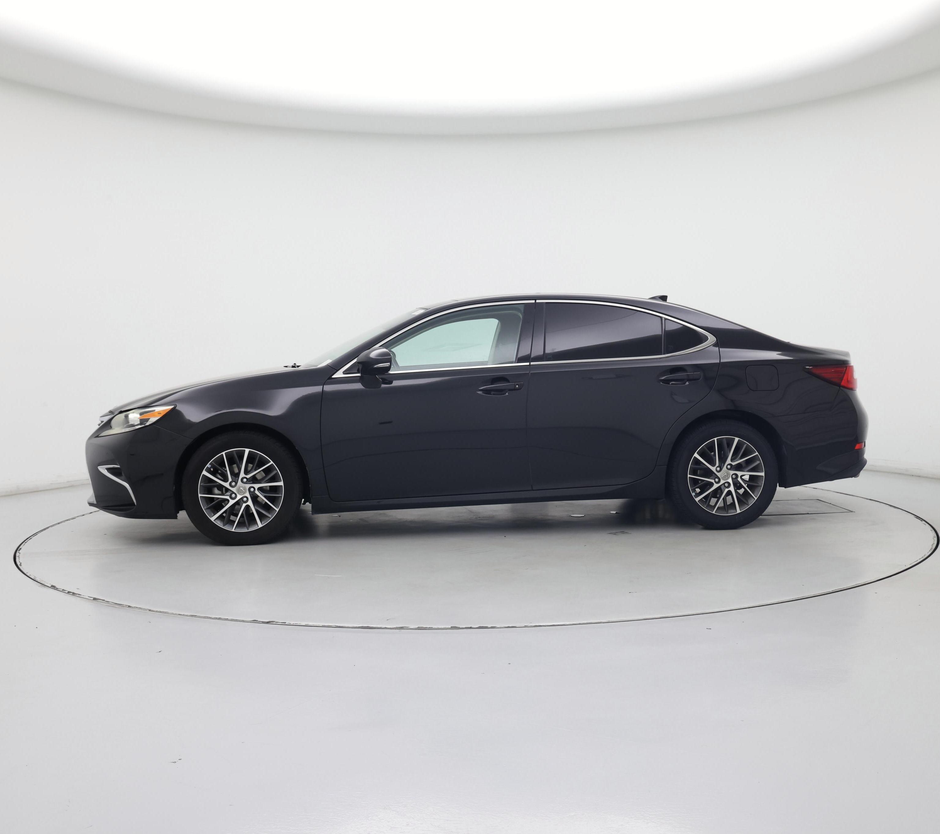 Thumbnail: 2017 Lexus ES - 3