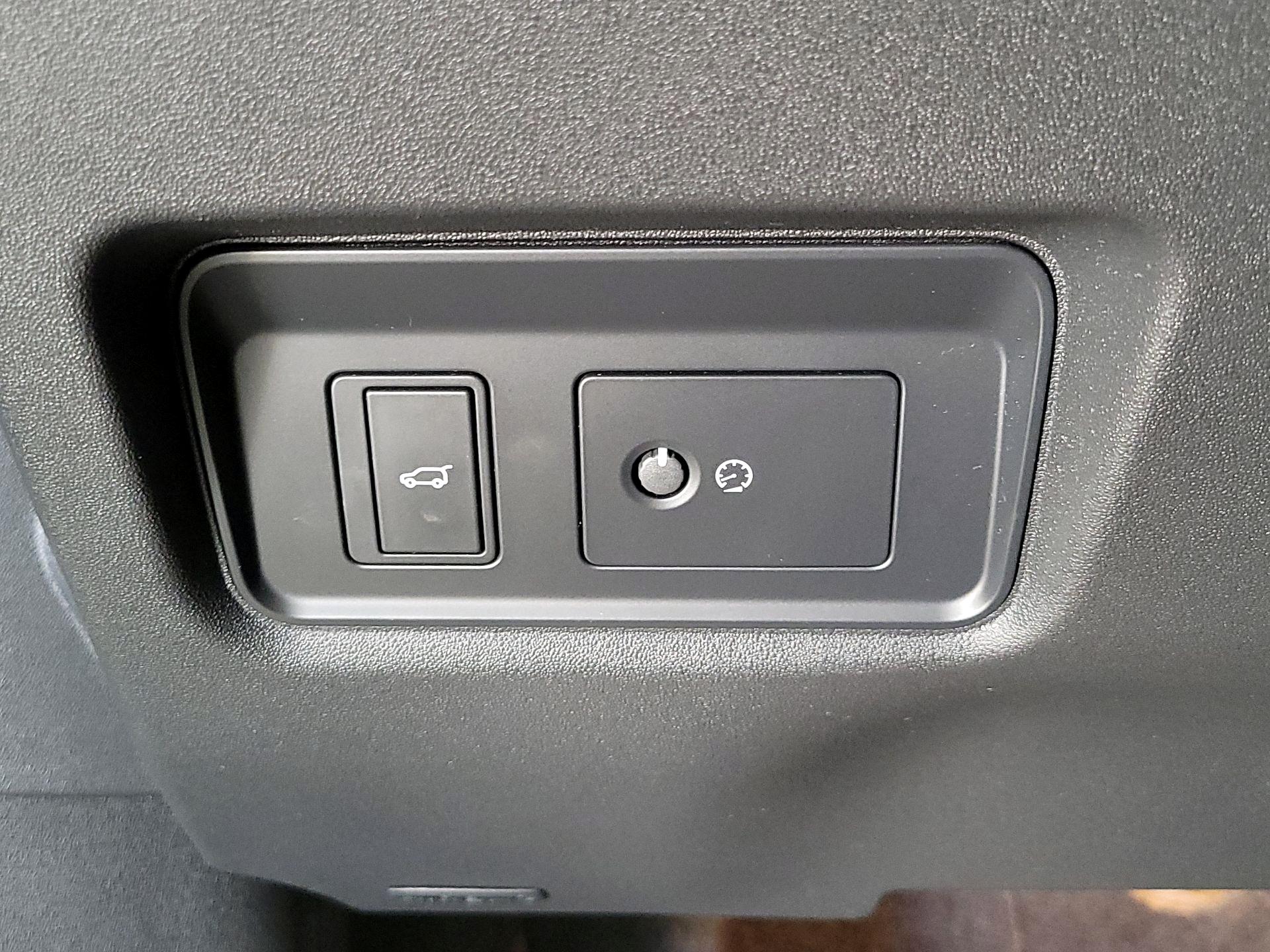 Thumbnail: 2022 Jaguar E-Pace - 13