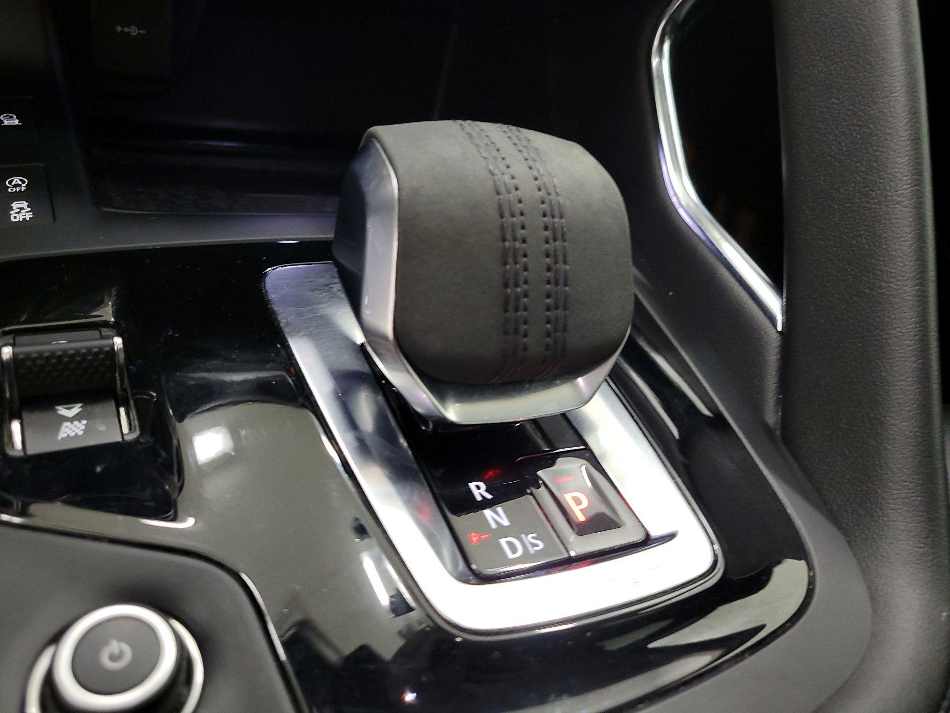 Thumbnail: 2022 Jaguar E-Pace - 18