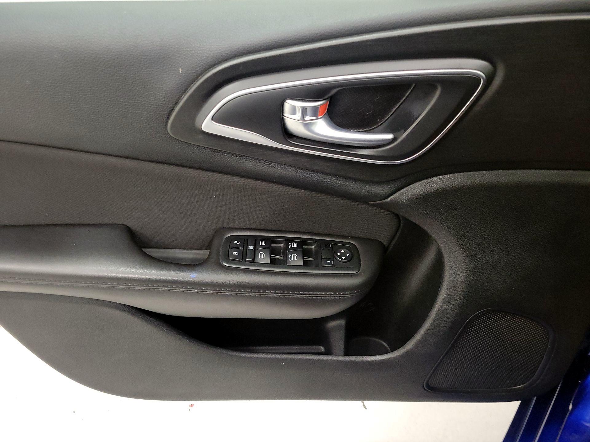 Thumbnail: 2015 Chrysler 200 - 12