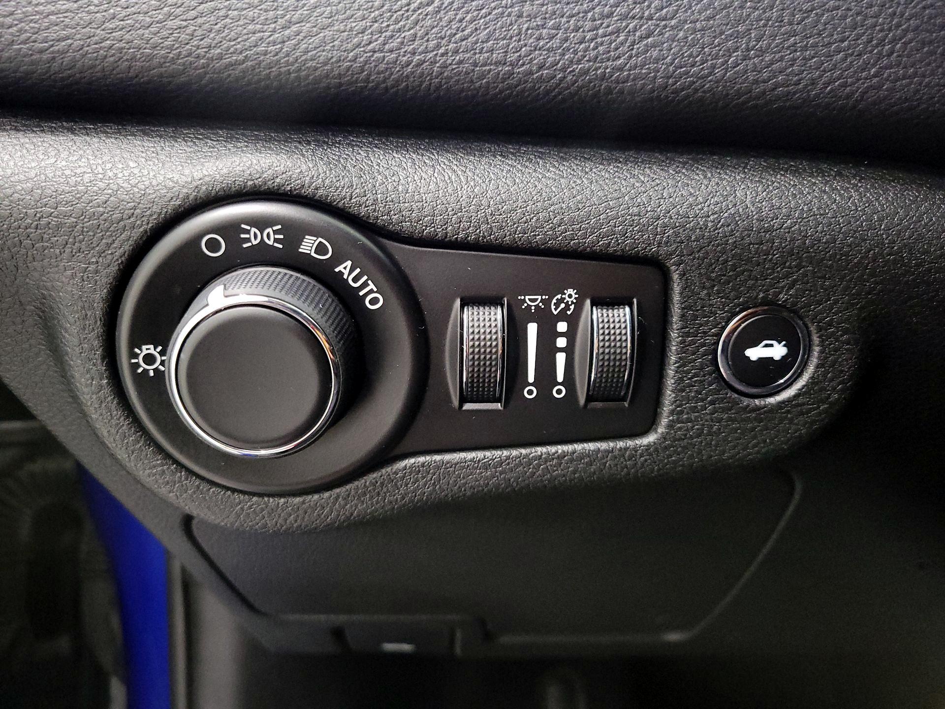 Thumbnail: 2015 Chrysler 200 - 13
