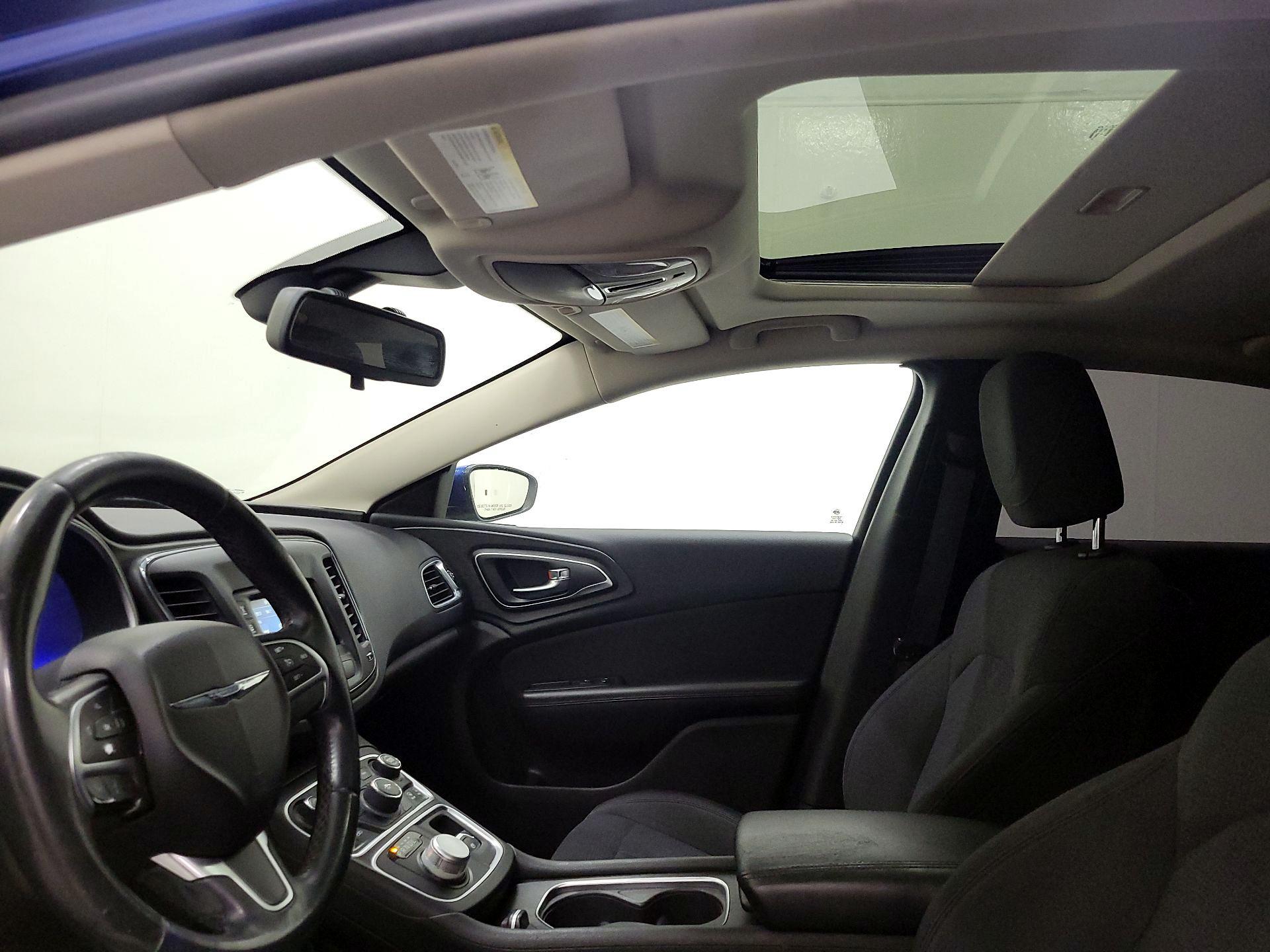 Thumbnail: 2015 Chrysler 200 - 18